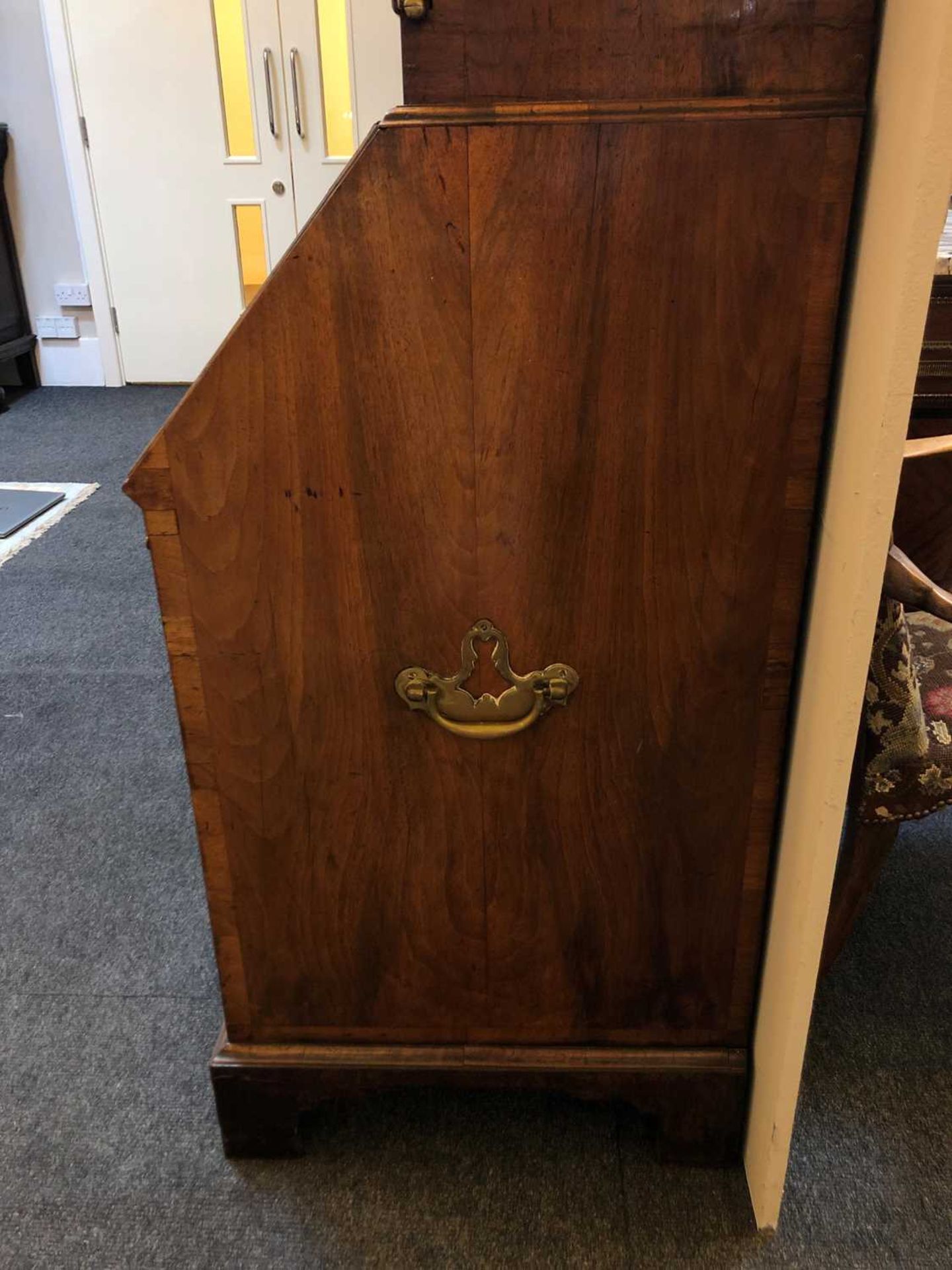 A George I walnut bureau bookcase, - Bild 29 aus 48