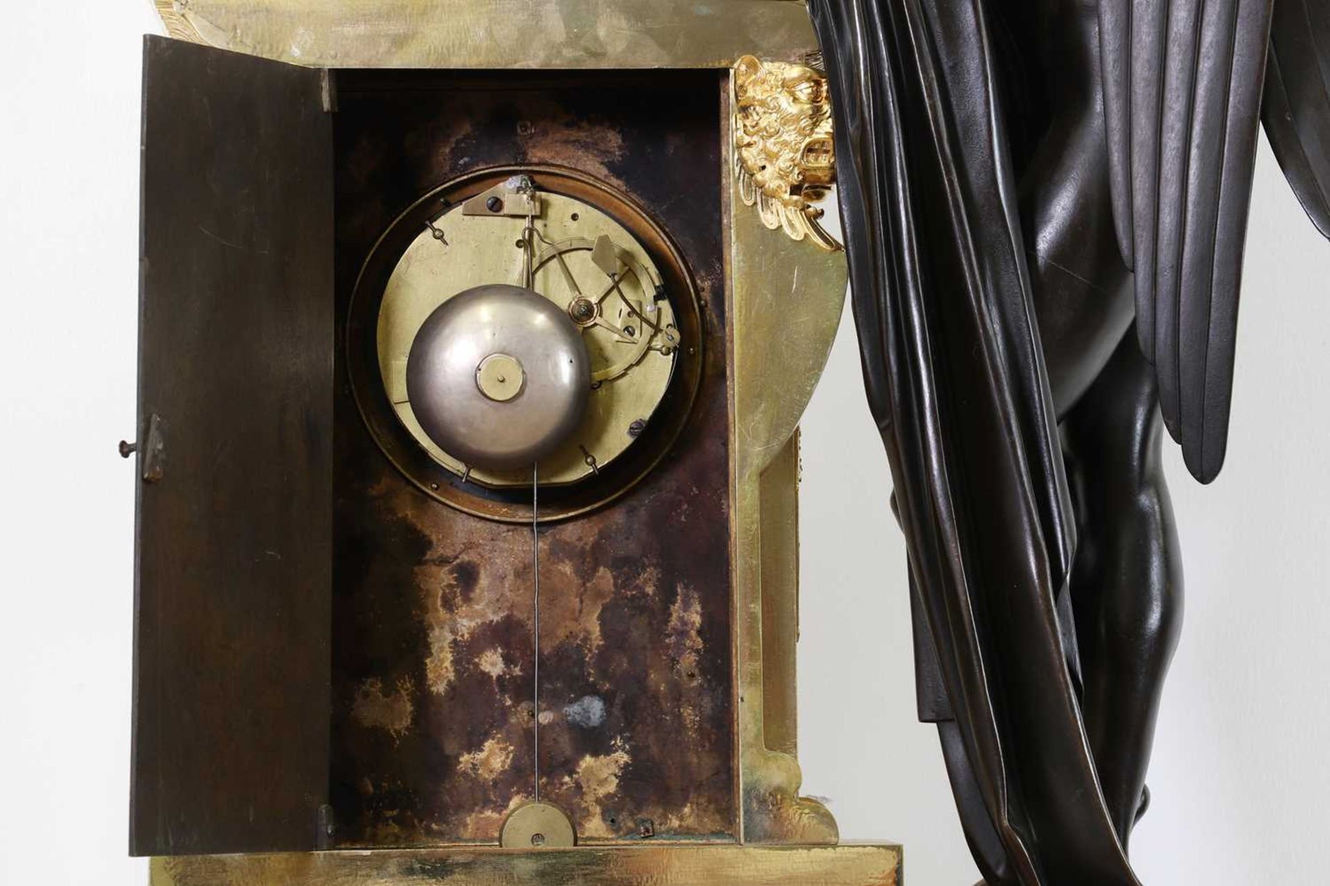 A large Empire ormolu, bronze and marble mantel clock, - Bild 12 aus 33