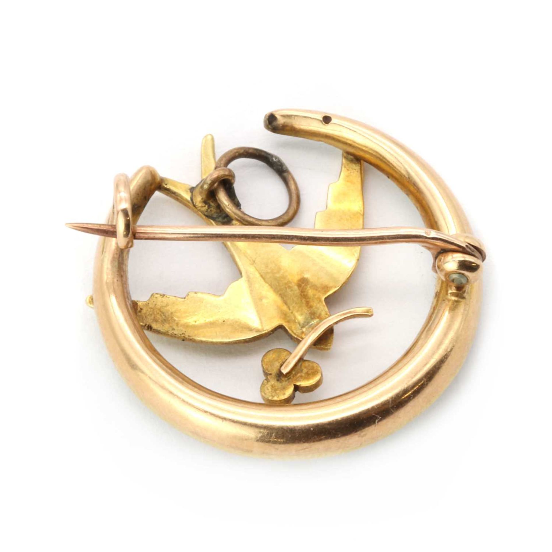 A gold swallow brooch, c1900, - Bild 2 aus 2