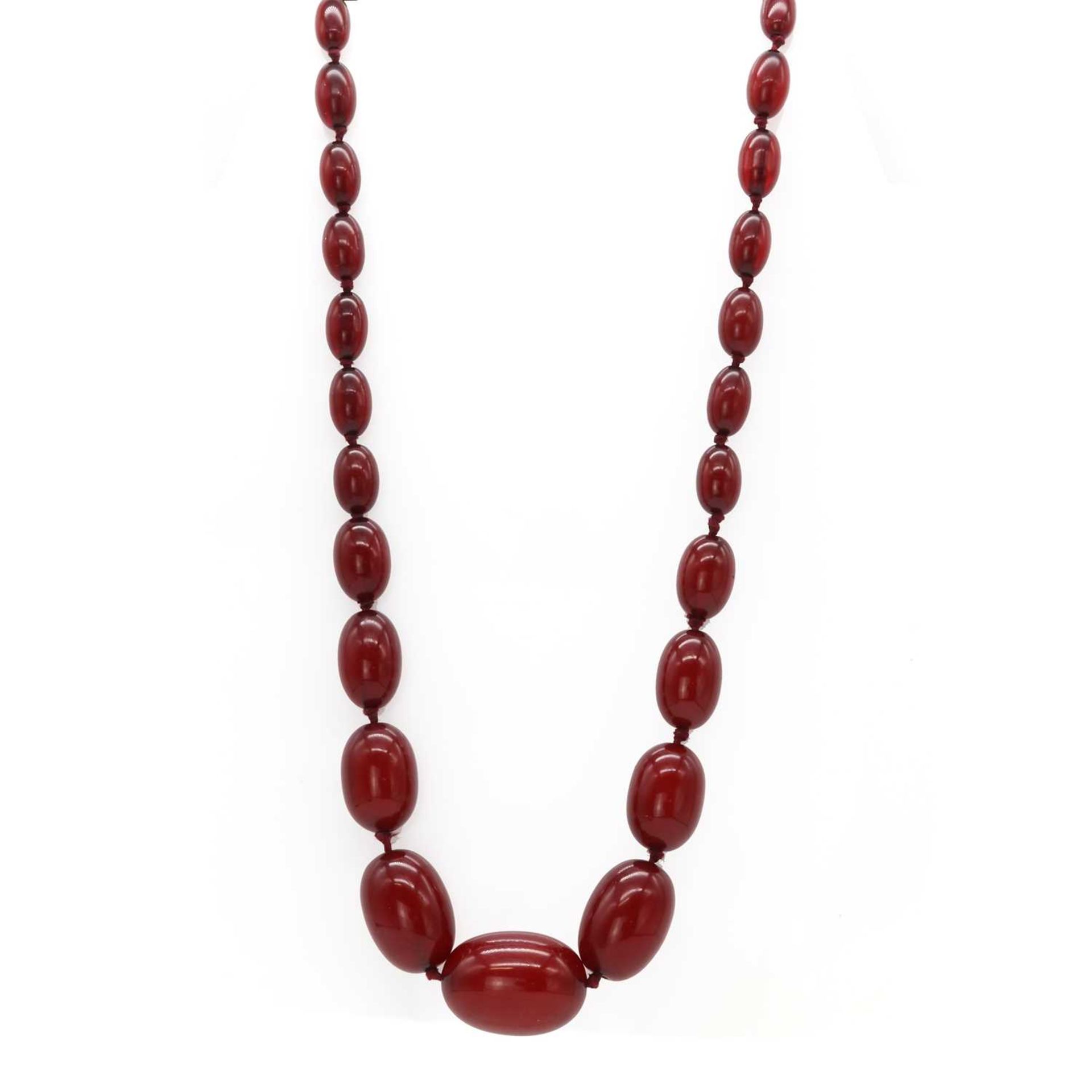 A single row graduated Bakelite bead necklace,