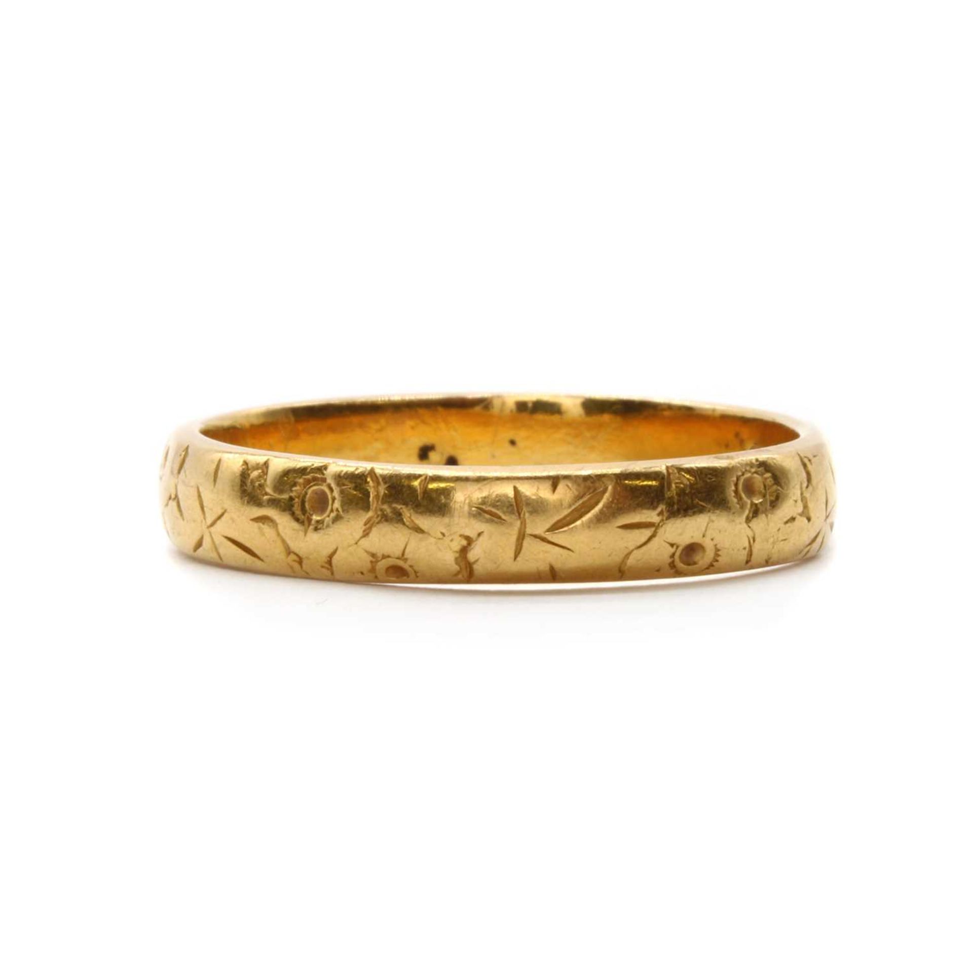 A Victorian 22ct gold 'D' section wedding ring,