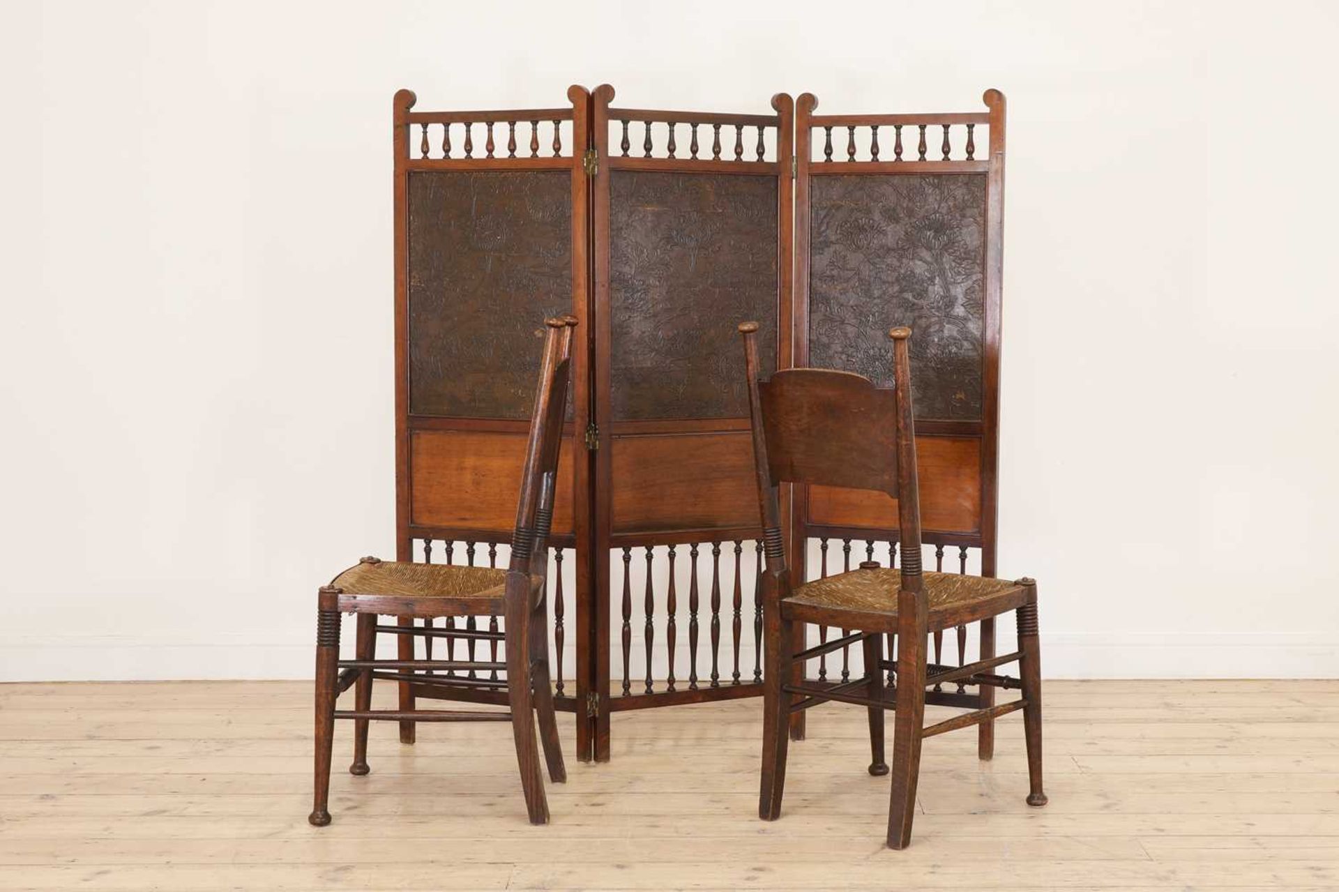 A pair of William Birch oak chairs, - Bild 2 aus 3