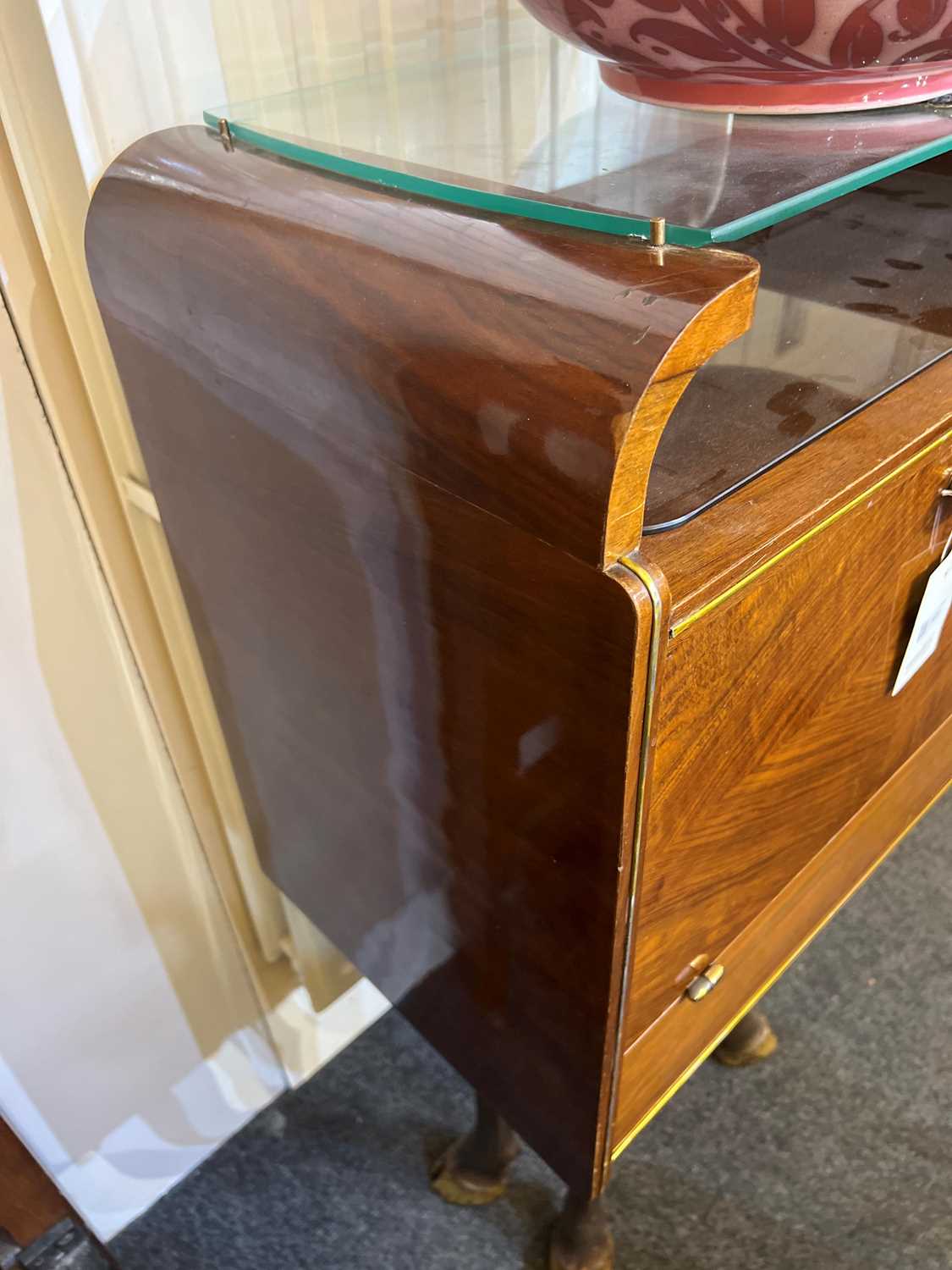 An Italian walnut and brass-mounted drinks cabinet, - Bild 10 aus 14