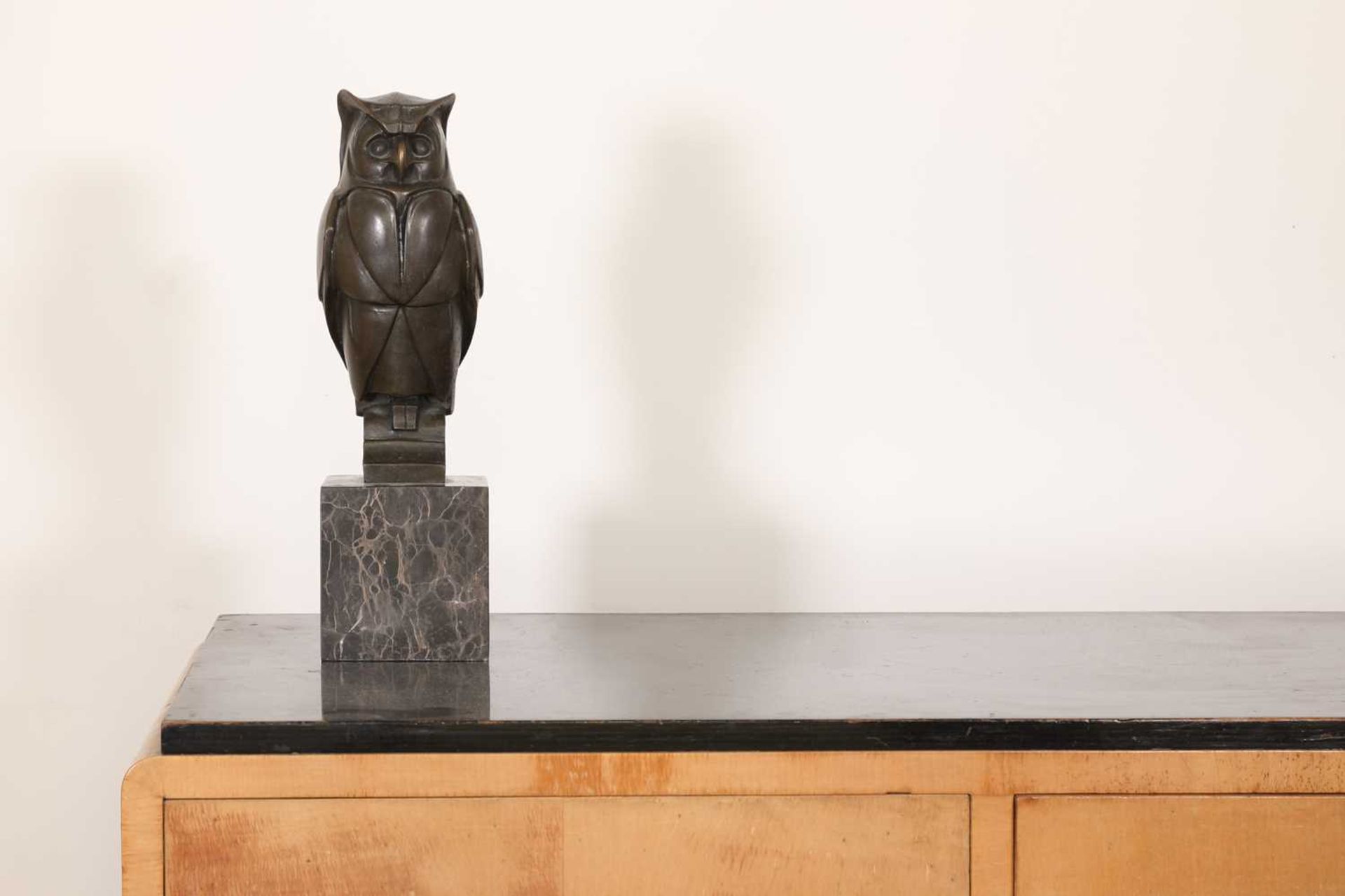 An Art Deco-style bronze owl, - Bild 6 aus 9