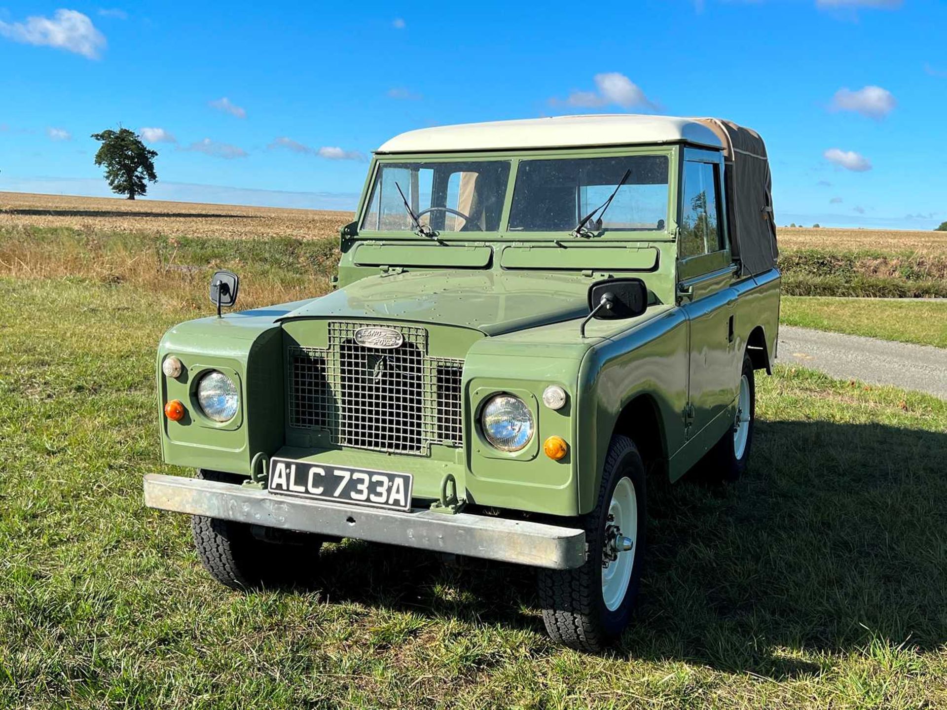 A 1963 Land Rover 88 Series IIa as used in the film 'Peter Rabbit 2', - Bild 6 aus 18