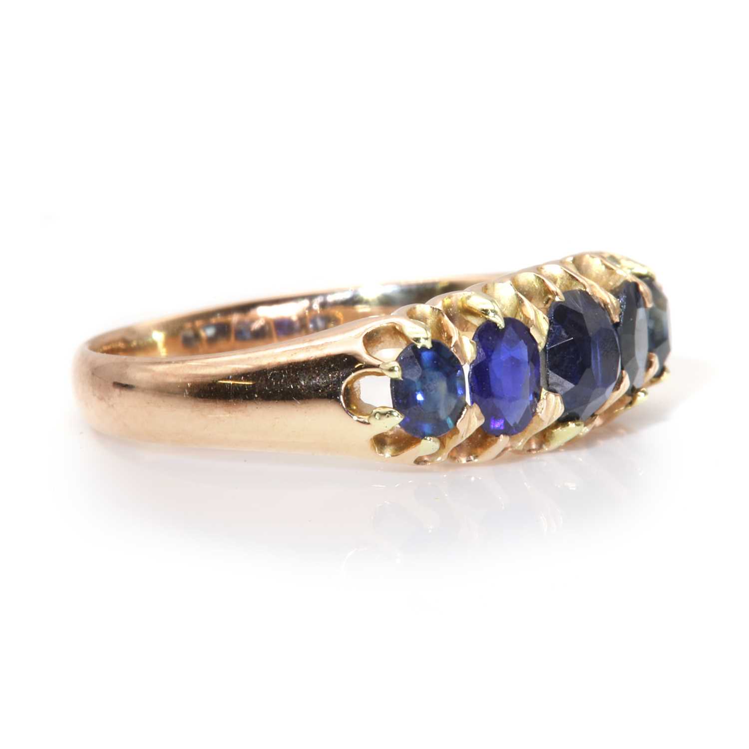 An Edwardian rose gold graduated five stone sapphire boat shaped ring, - Image 3 of 3