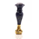 A gold and lapis lazuli desk seal,