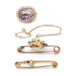 A gold split and turquoise crown brooch,