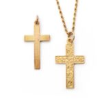 An Edwardian 15ct gold engraved cross pendant,