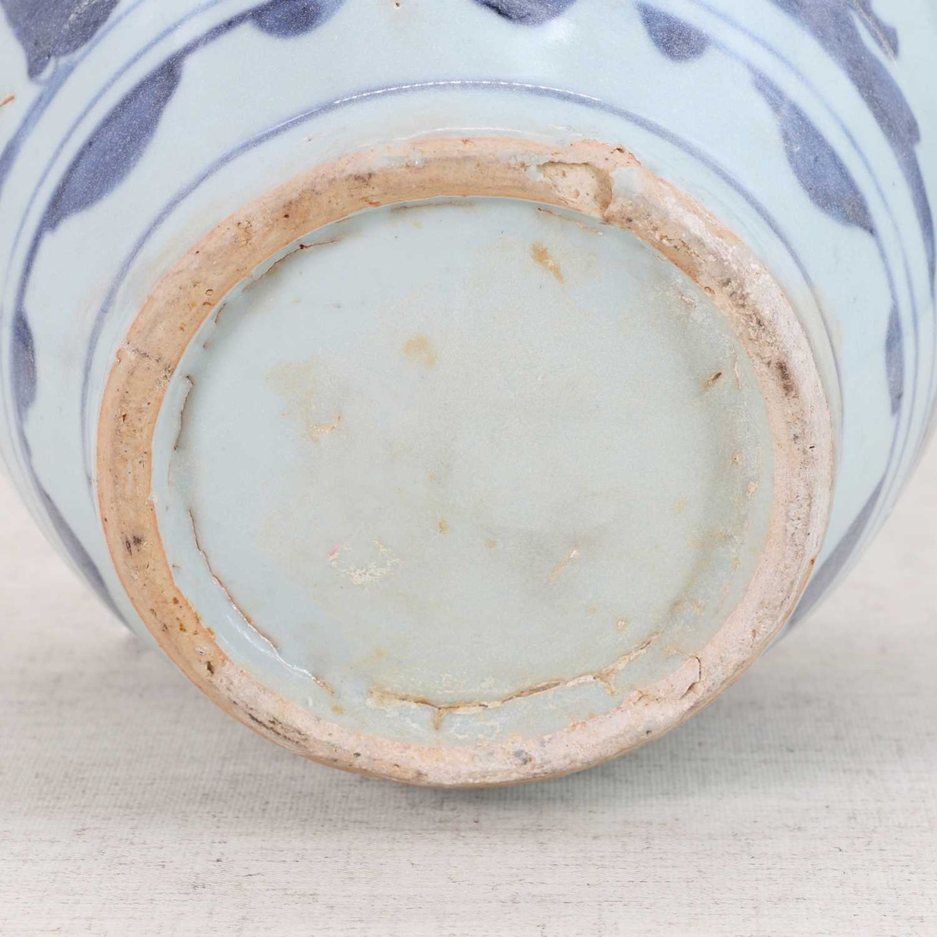 A Chinese blue and white jar, - Image 6 of 6