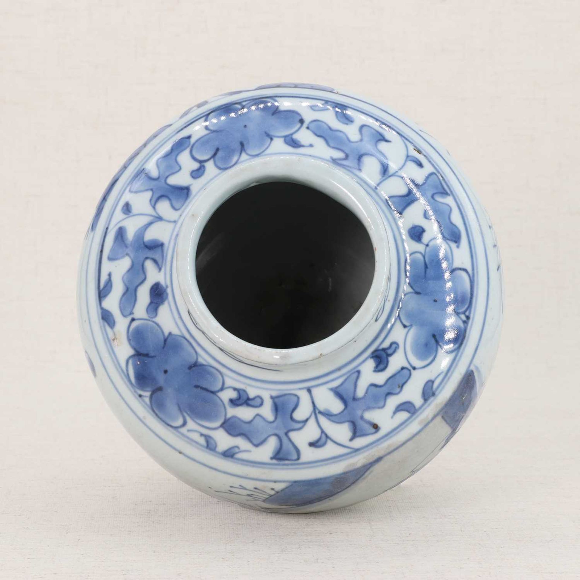 A Chinese blue and white jar, - Image 4 of 5