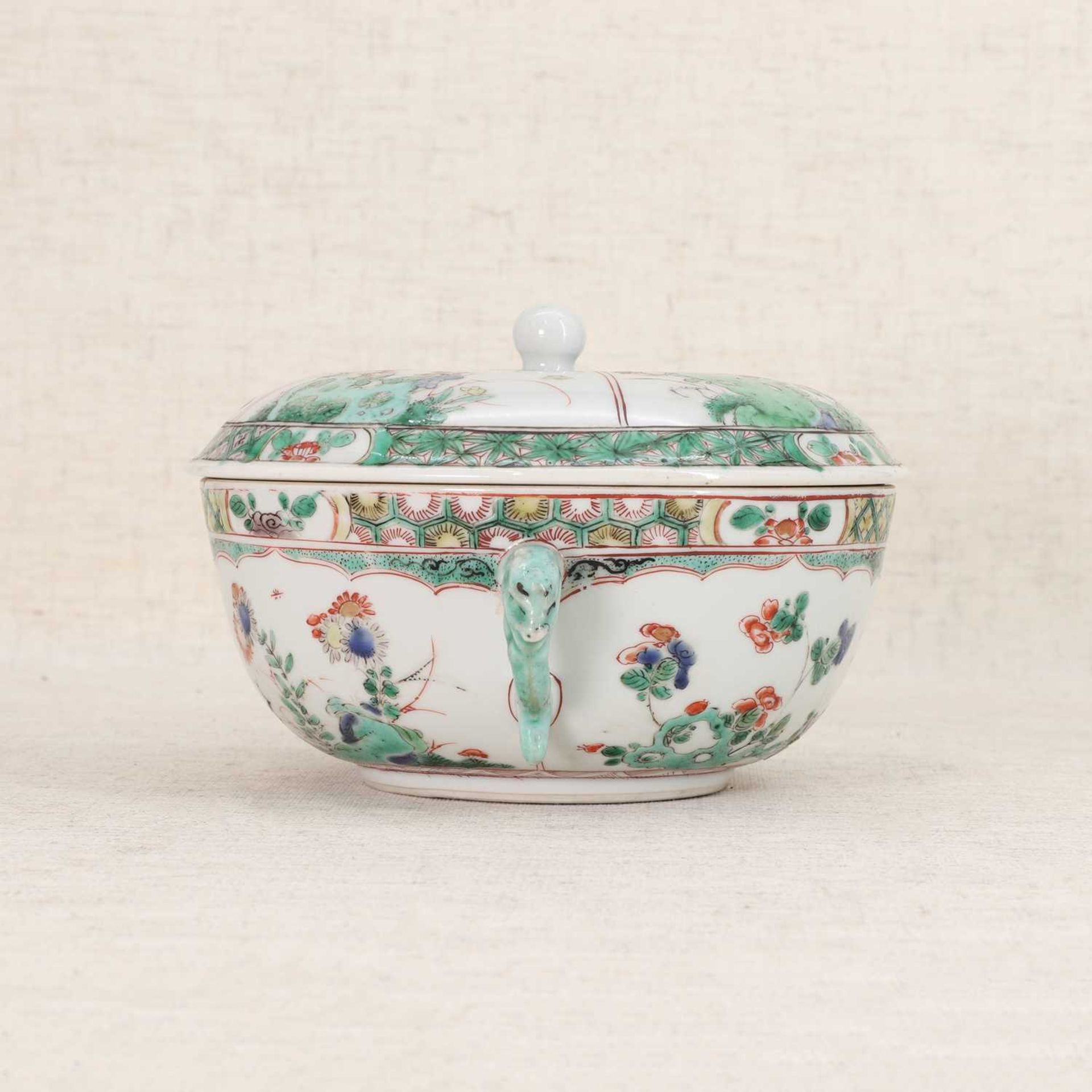 A Chinese wucai bowl and cover, - Image 4 of 7