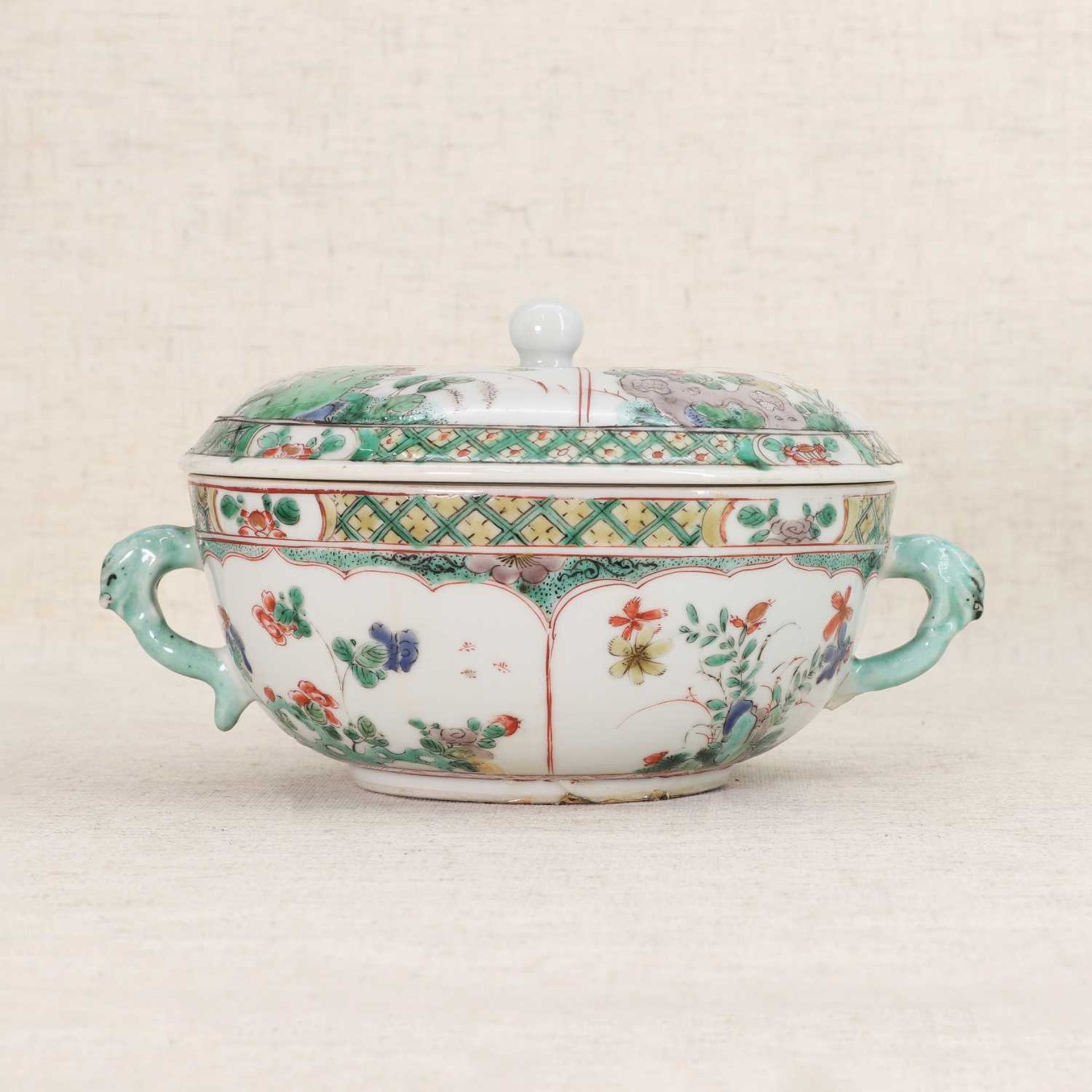 A Chinese wucai bowl and cover,