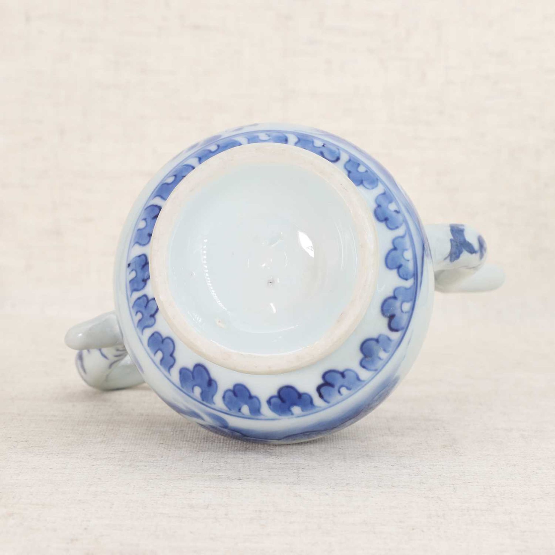A Chinese blue and white ewer, - Image 6 of 6