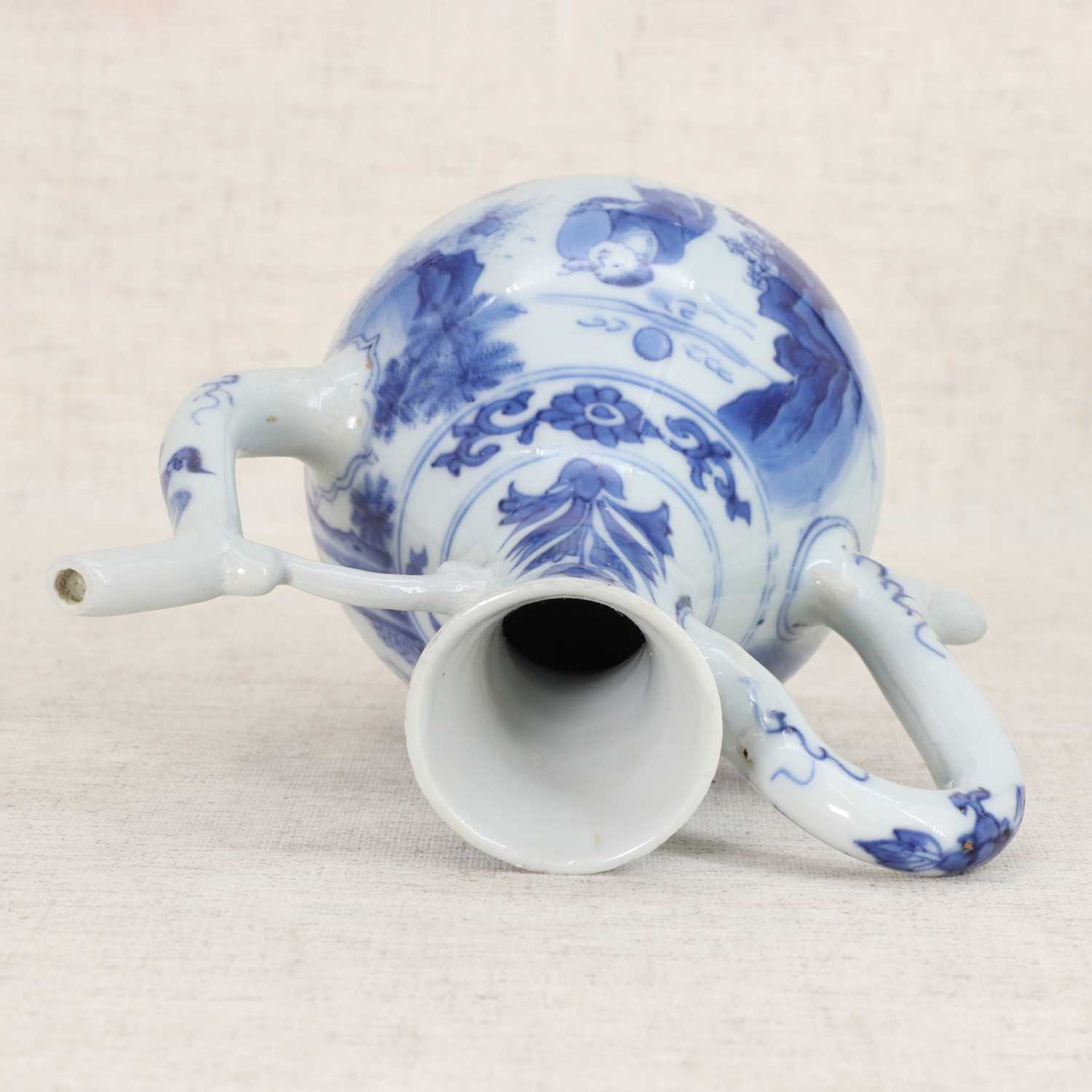 A Chinese blue and white ewer, - Image 5 of 6