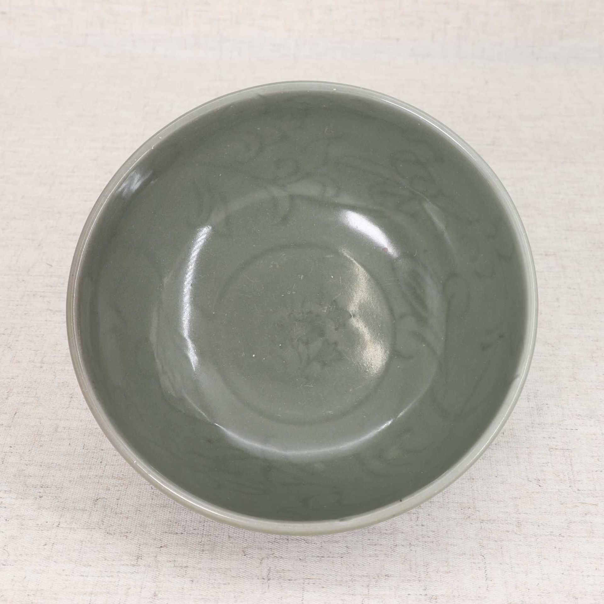 A Chinese celadon bowl, - Image 4 of 5