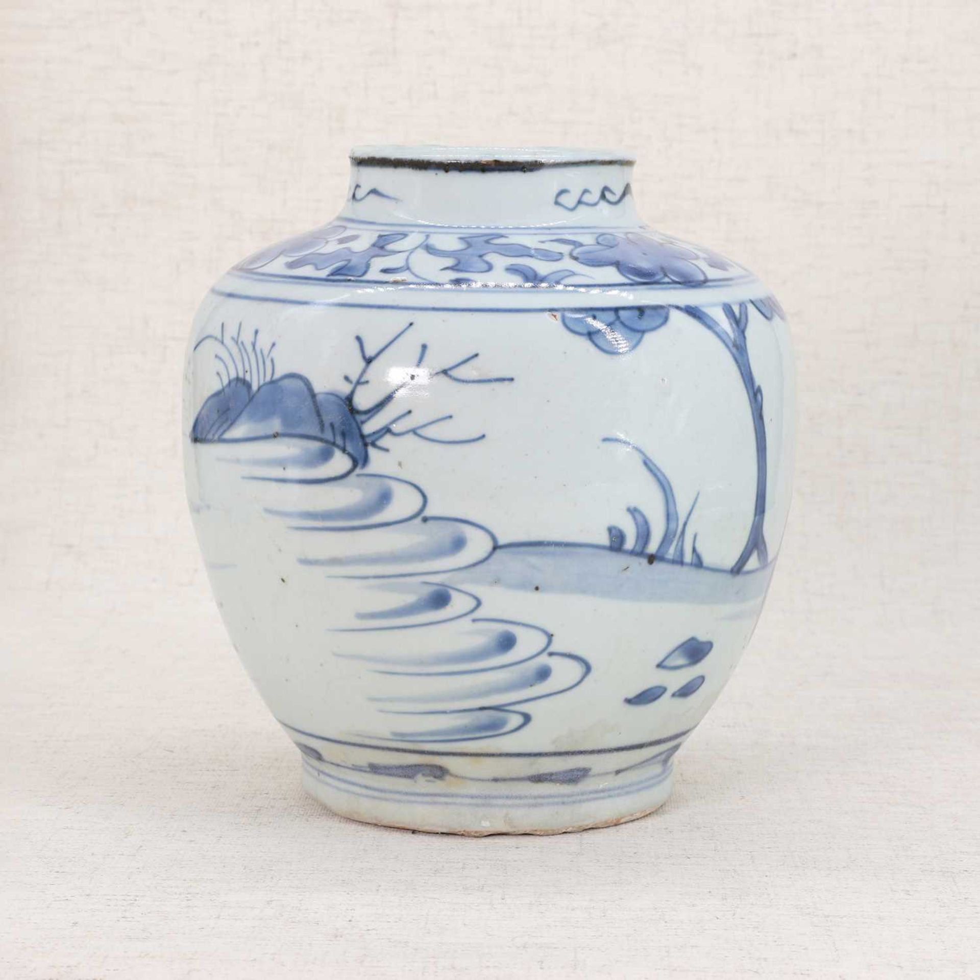 A Chinese blue and white jar, - Image 2 of 5