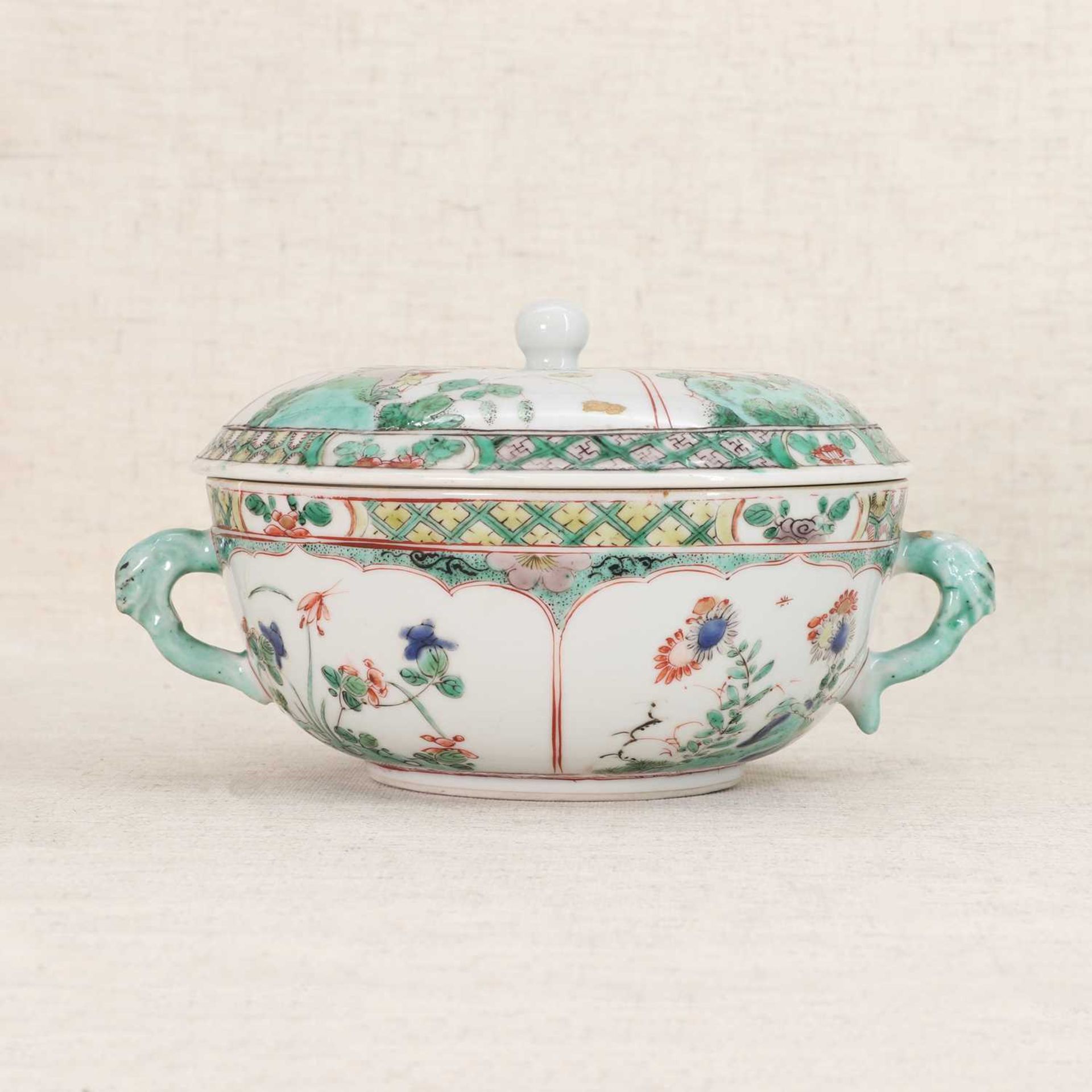 A Chinese wucai bowl and cover, - Image 3 of 7