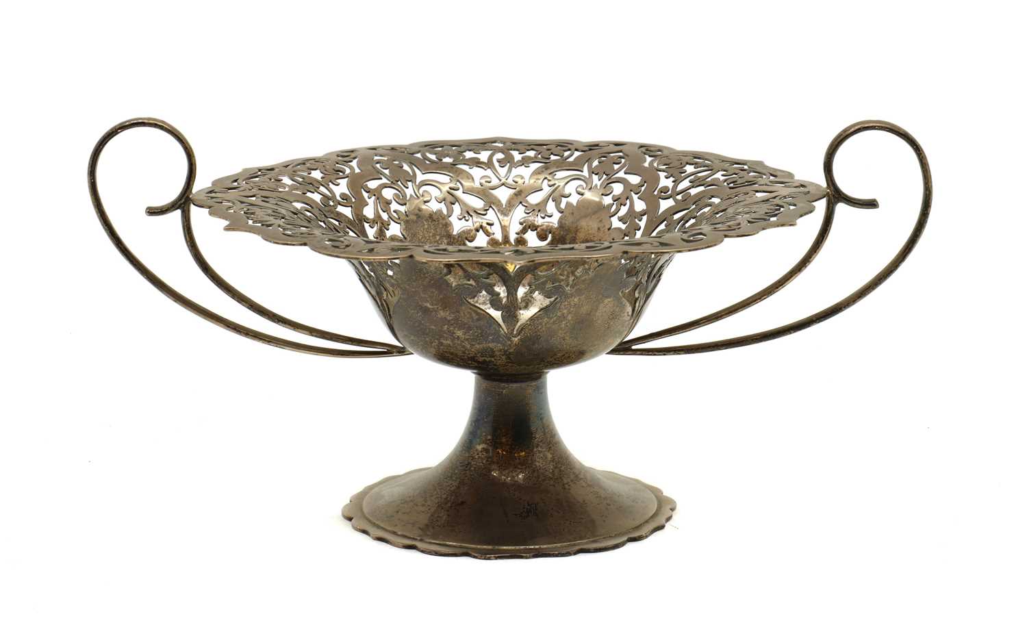 An Edwardian silver pedestal dish