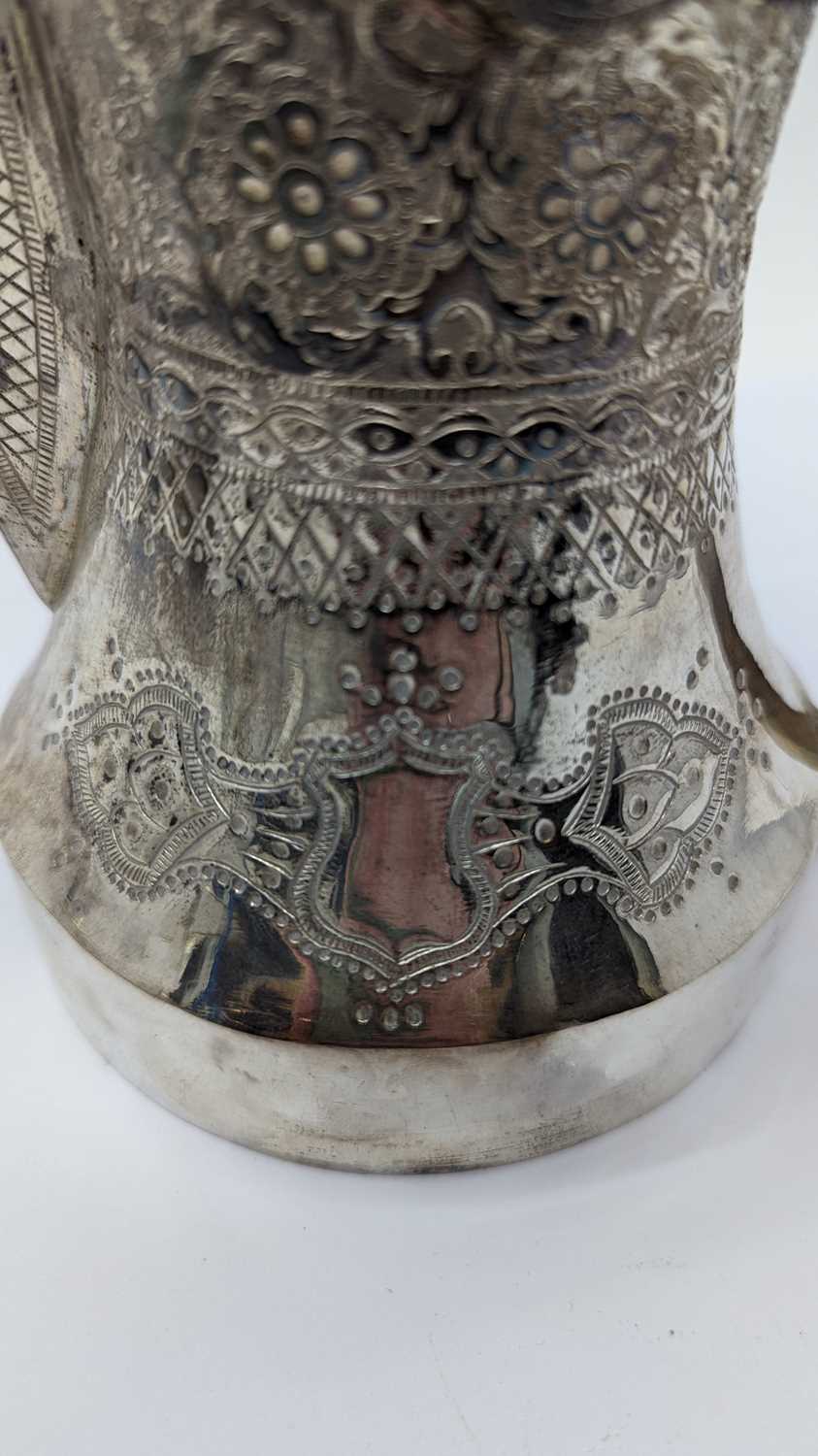 A silver Dallah coffee pot - Image 20 of 20