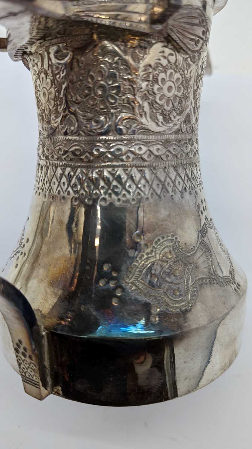 A silver Dallah coffee pot - Image 11 of 20