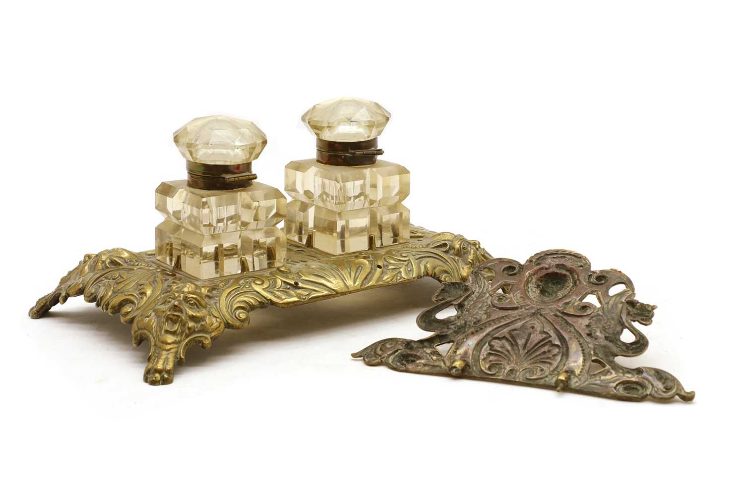 A Victorian brass inkstand - Bild 2 aus 2