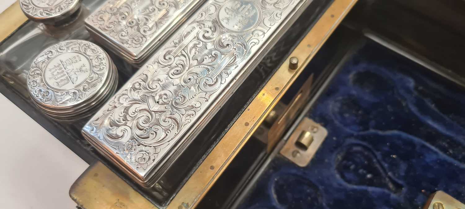 A cased silver topped dressing table set - Image 8 of 28