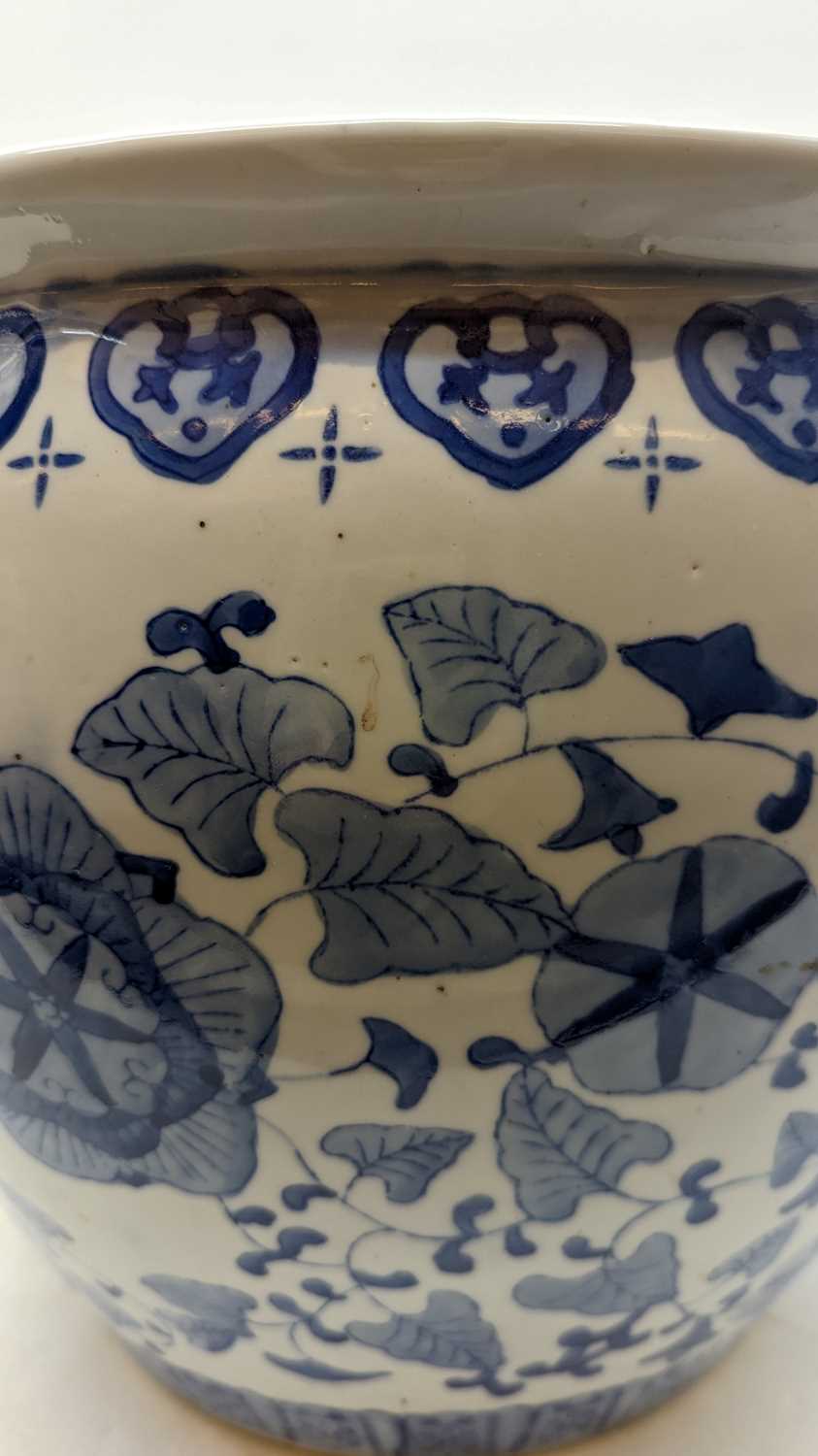 A group of four Chinese blue and white planters - Image 26 of 28