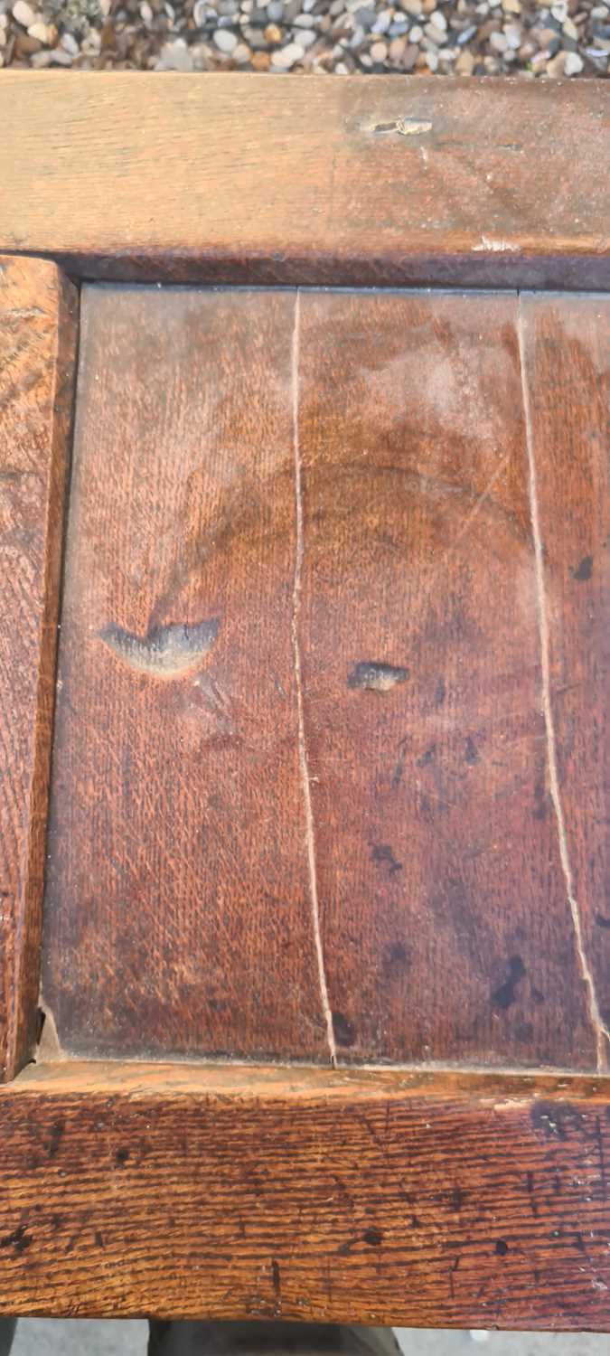 A large oak coffer - Image 27 of 33