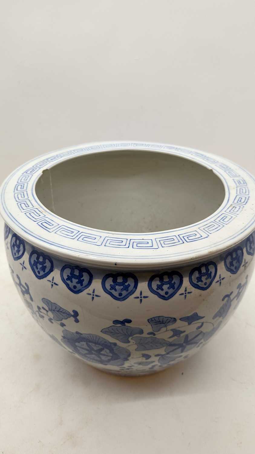 A group of four Chinese blue and white planters - Image 25 of 28