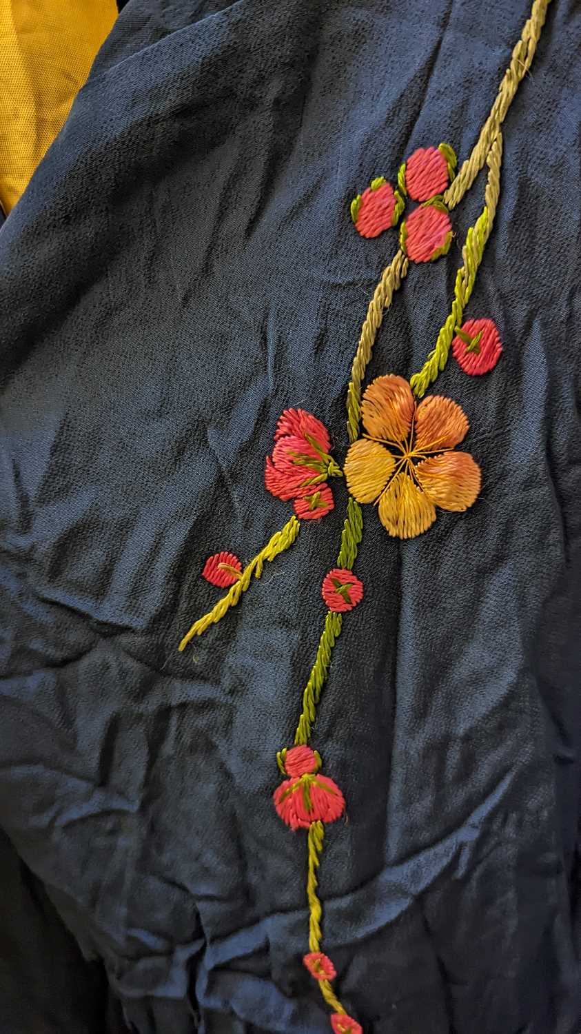 Two silk Japanese kimonos - Image 6 of 29