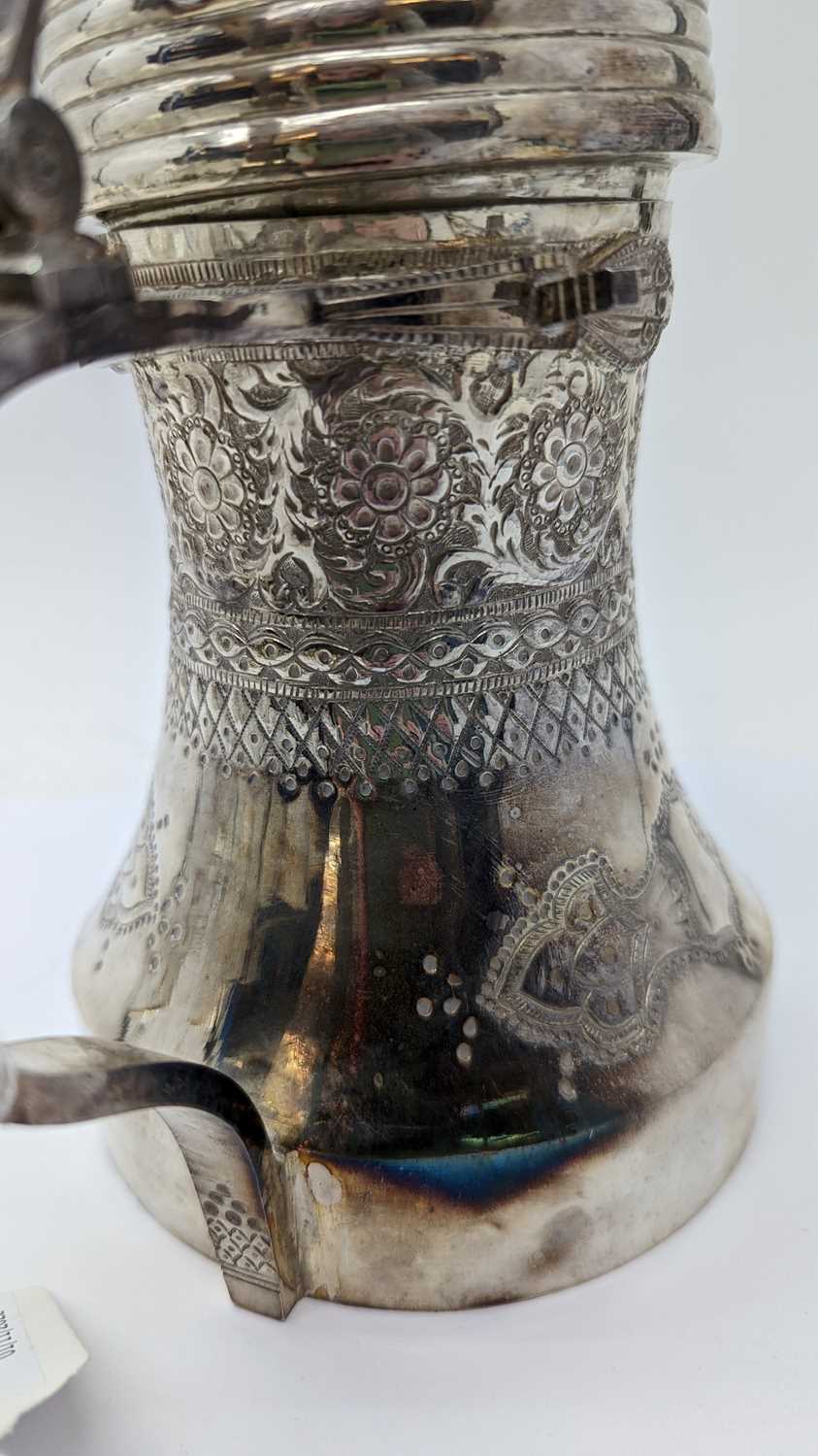 A silver Dallah coffee pot - Image 7 of 20