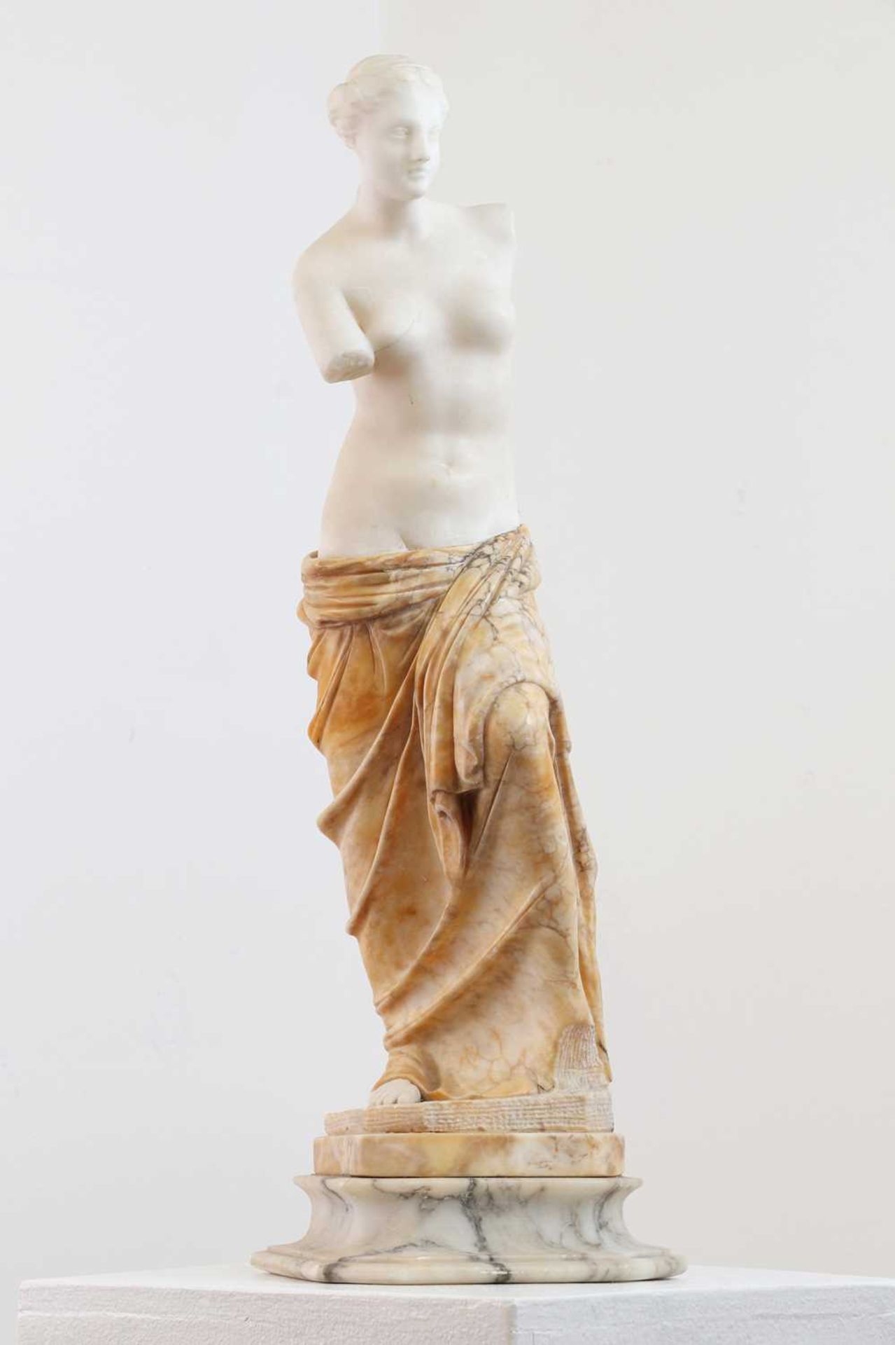 A marble figure of the Venus de Milo, - Image 3 of 6