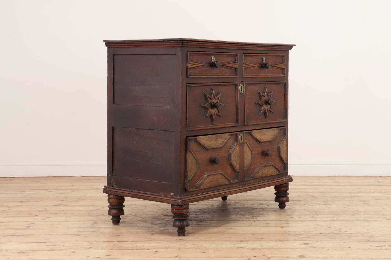 An oak chest of drawers, - Image 2 of 6