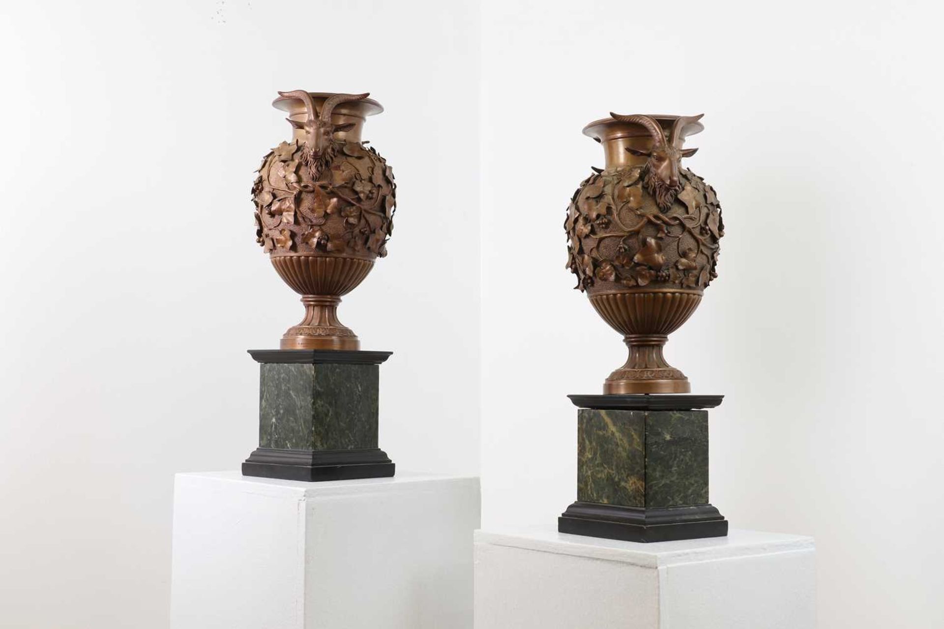 A pair of Grand Tour bronze urns by the workshop of Benedetto Boschetti - Bild 5 aus 37