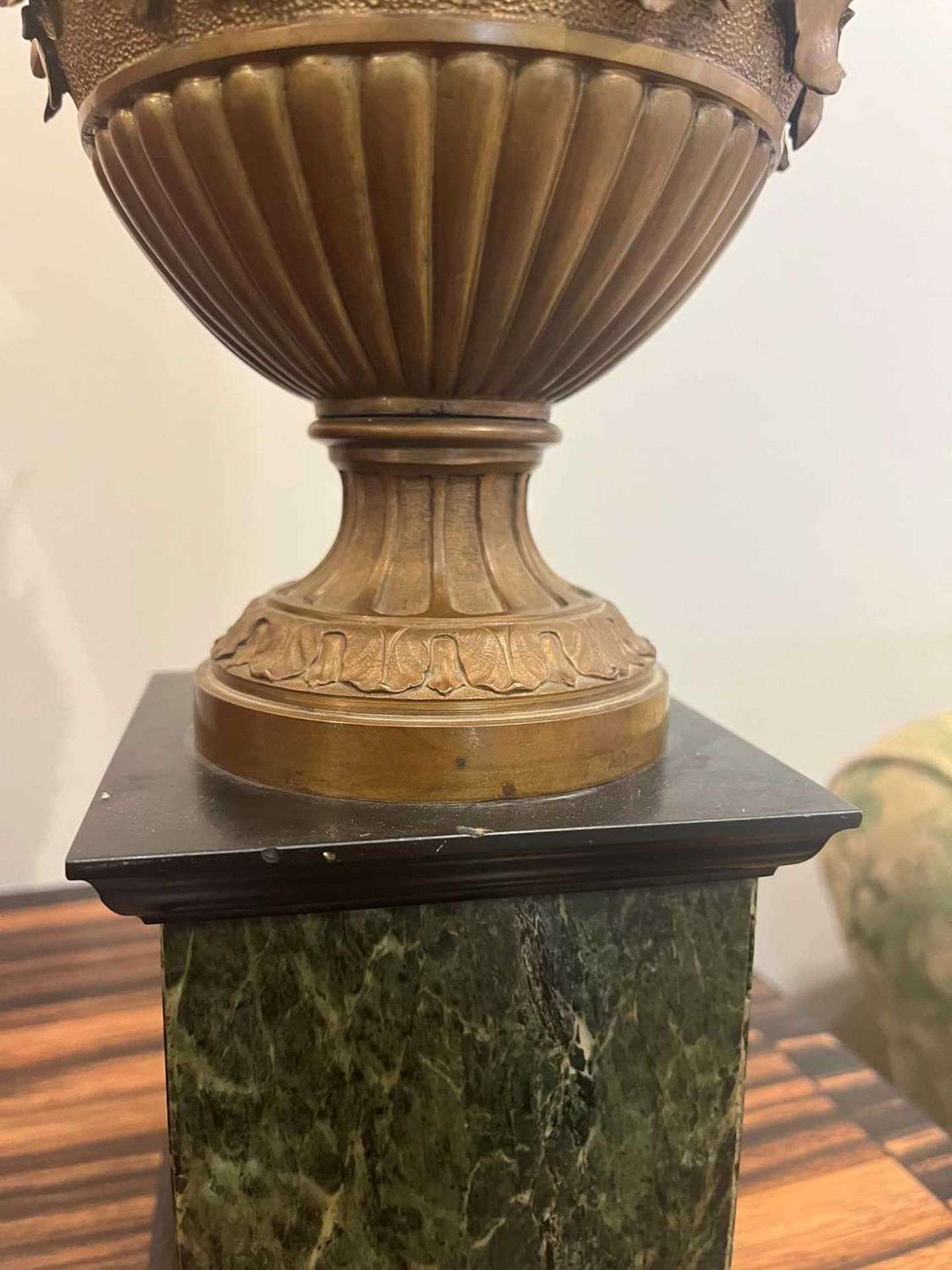 A pair of Grand Tour bronze urns by the workshop of Benedetto Boschetti - Image 32 of 37