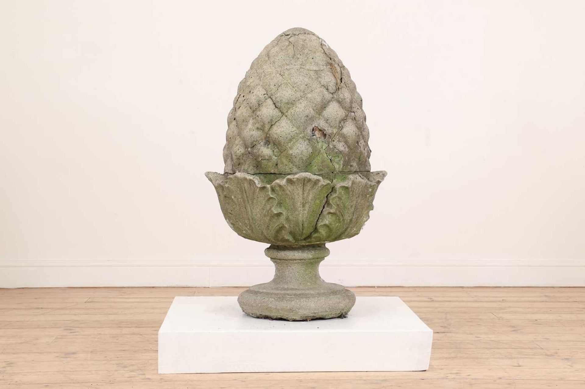 A composition stone pineapple finial, - Bild 2 aus 4