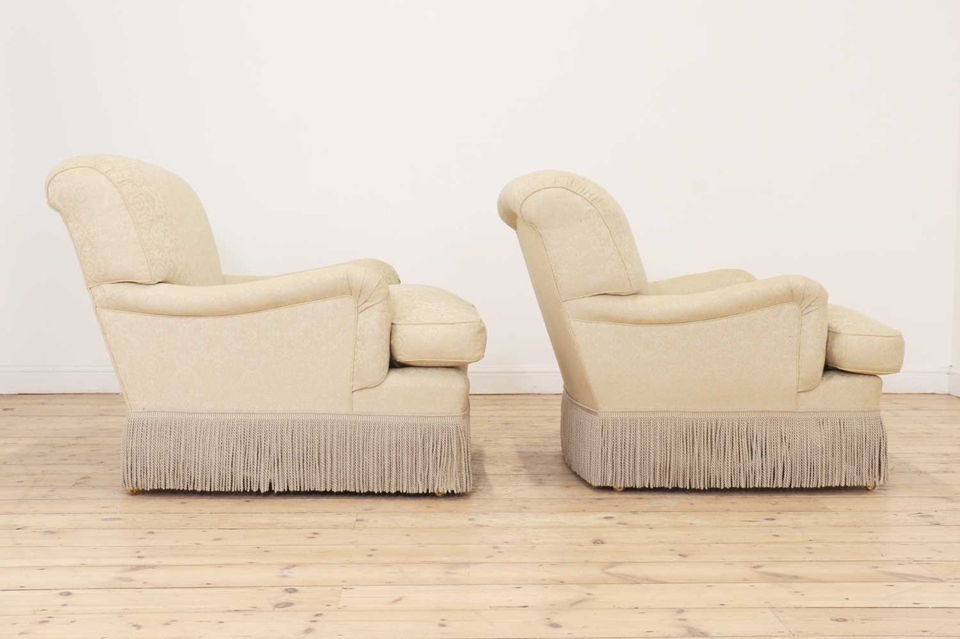 A pair of 'Bridgewater' armchairs by Howard Chairs Ltd., - Bild 3 aus 10