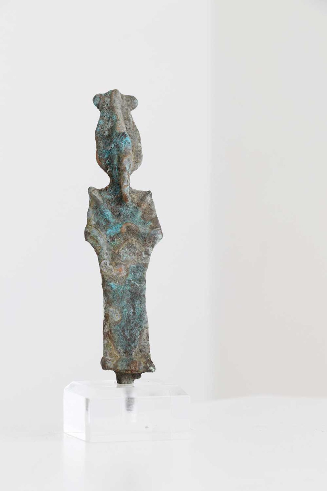 An Egyptian bronze shabti figure, - Image 2 of 5