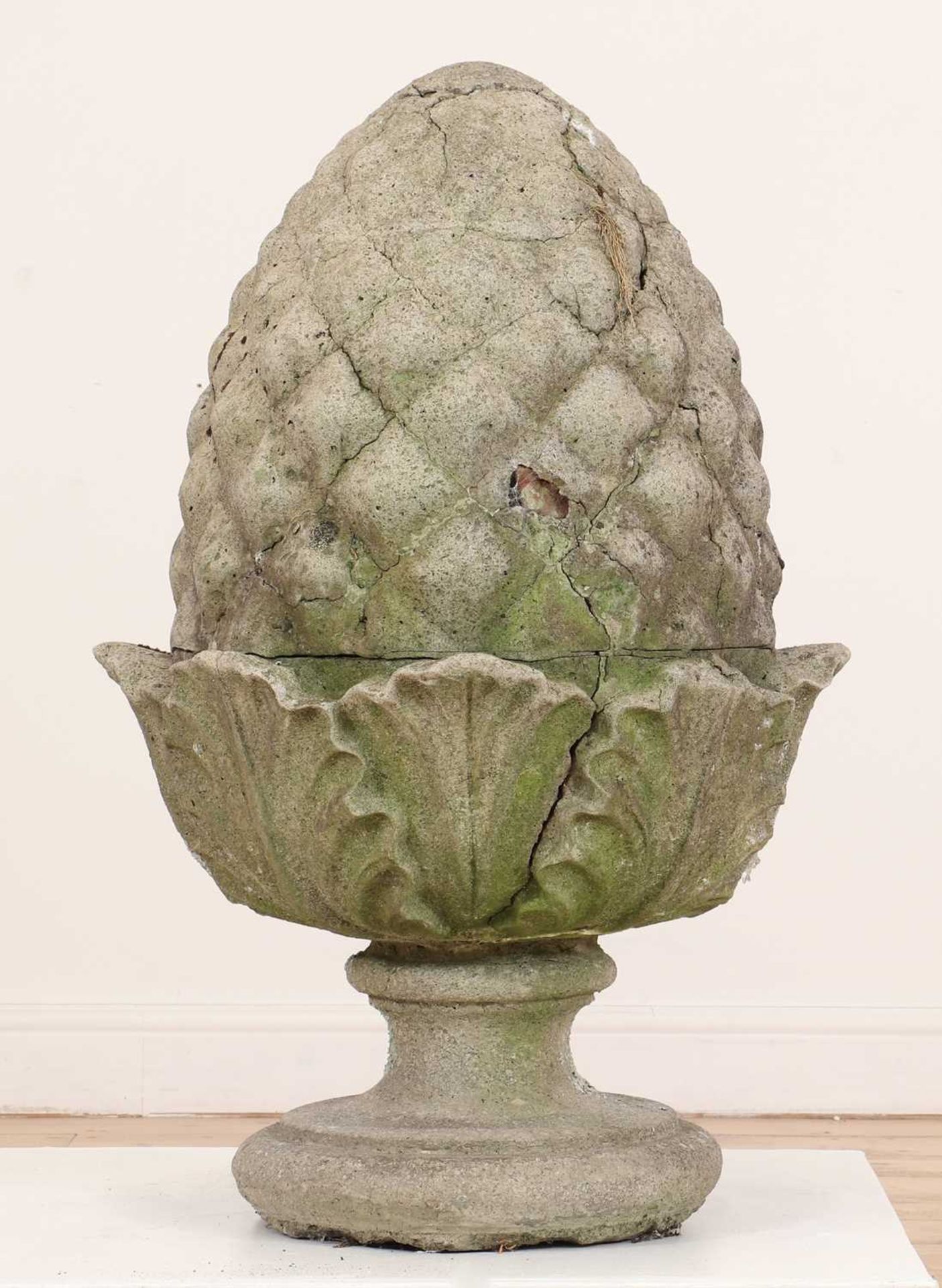 A composition stone pineapple finial, - Bild 4 aus 4