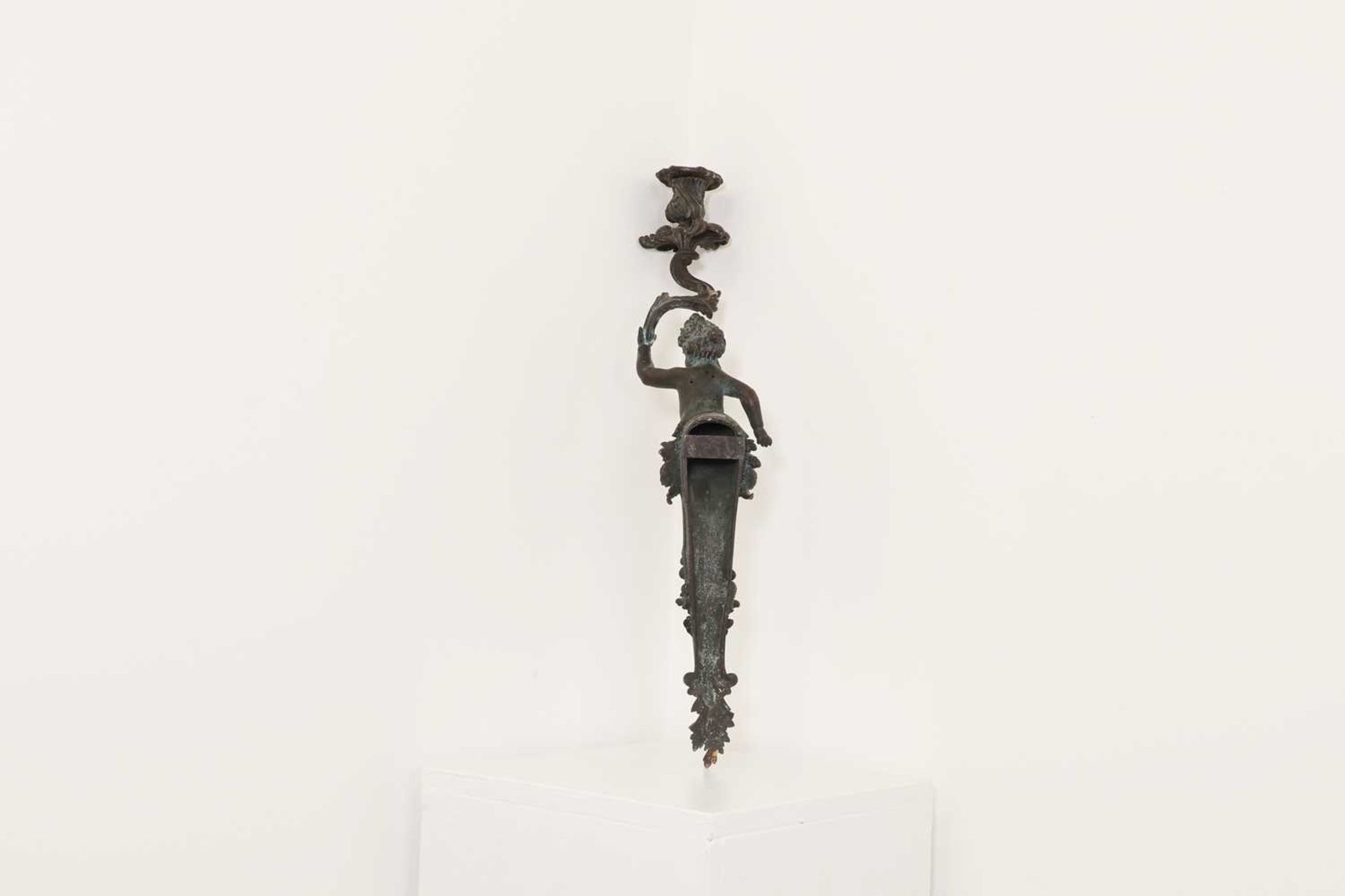 A bronze sconce, - Image 3 of 3