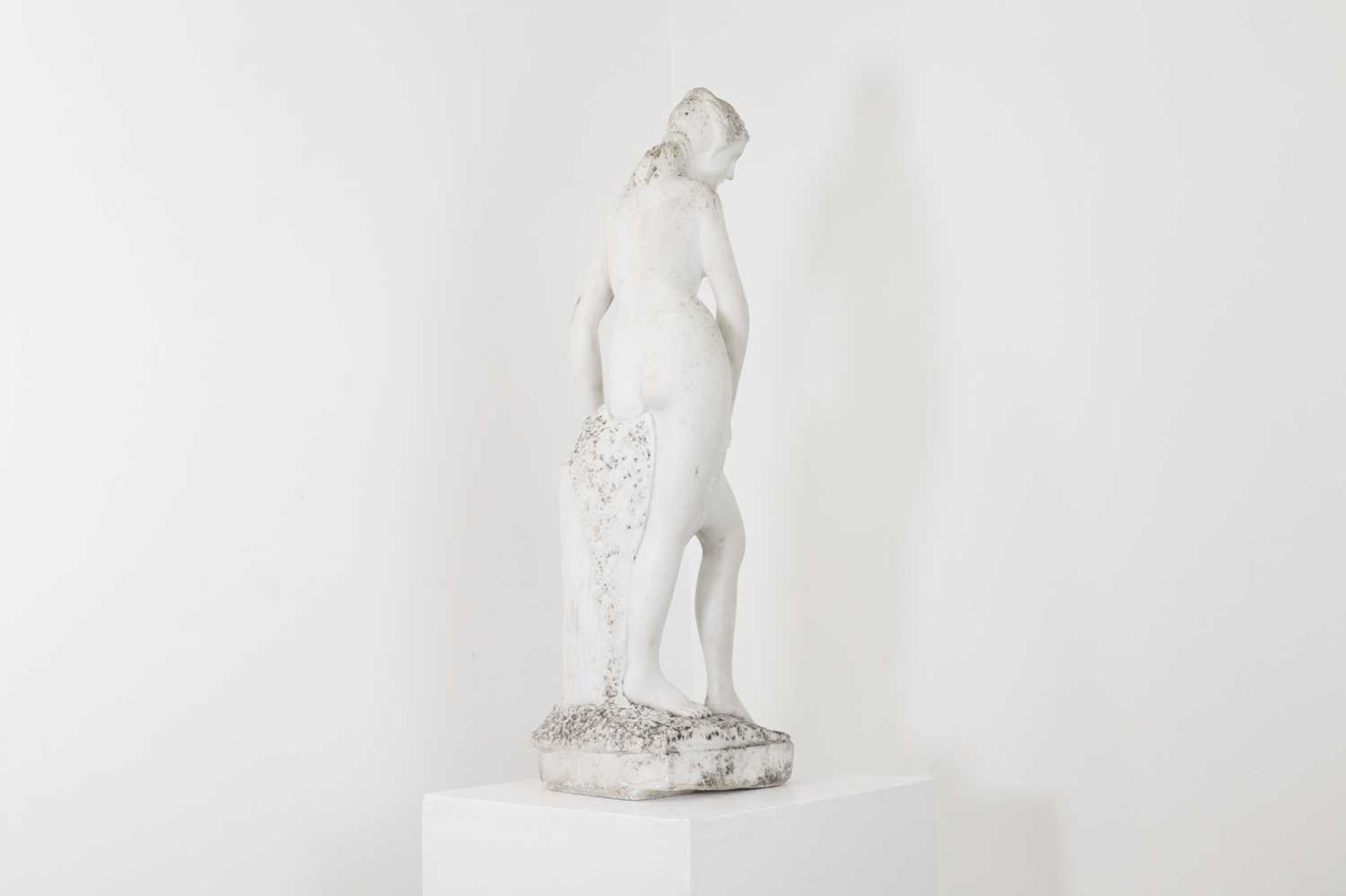 A weathered marble figure, - Bild 6 aus 9