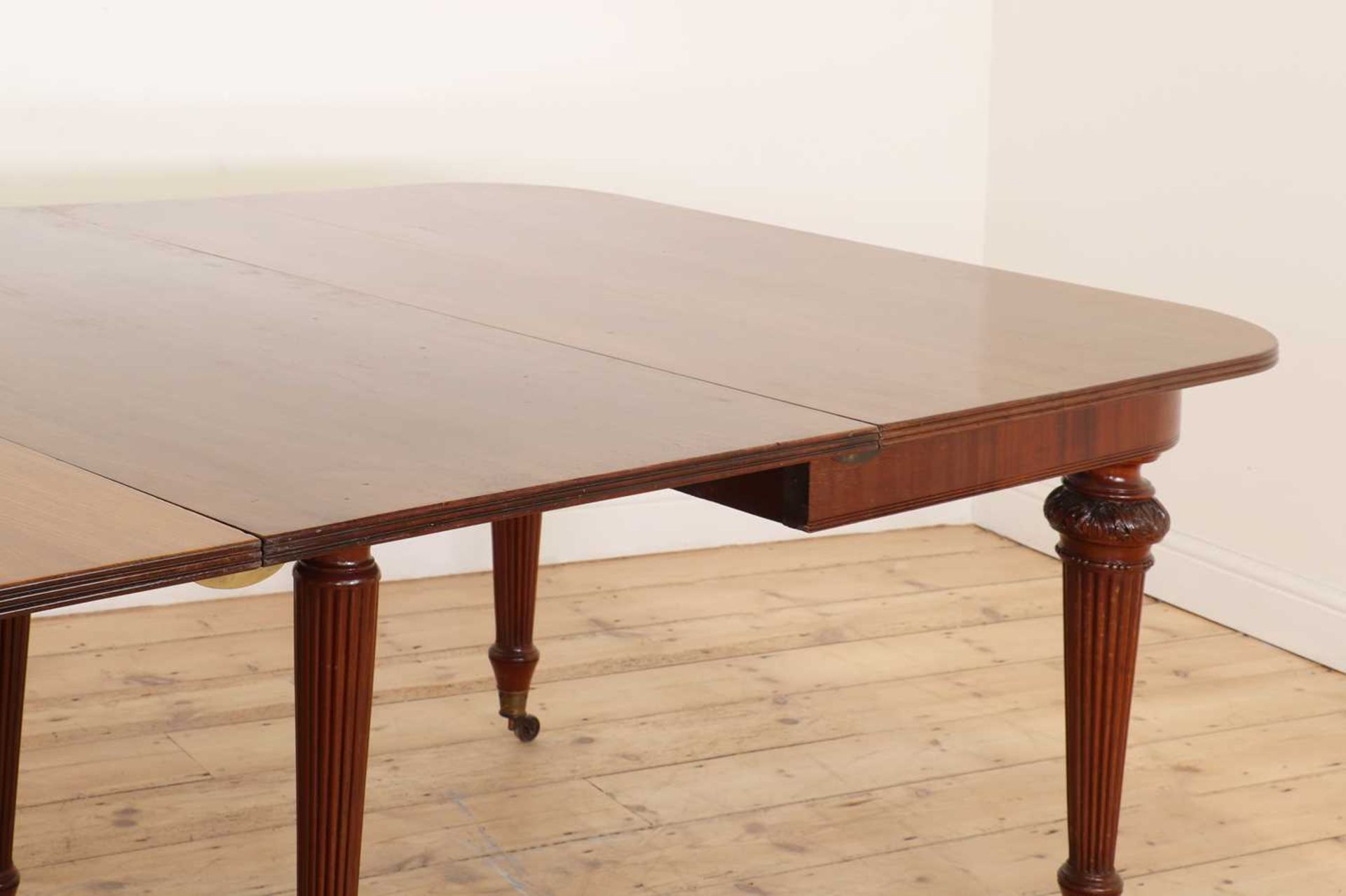 A mahogany extending dining table in the manner of Gillows, - Image 7 of 8