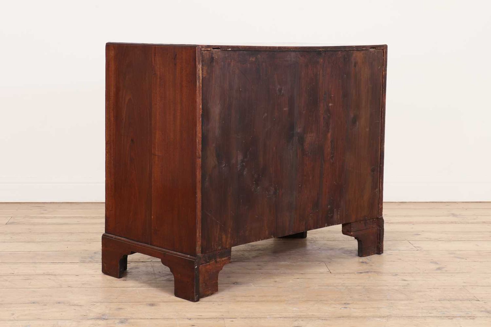 A George III mahogany bachelor's chest, - Bild 5 aus 5