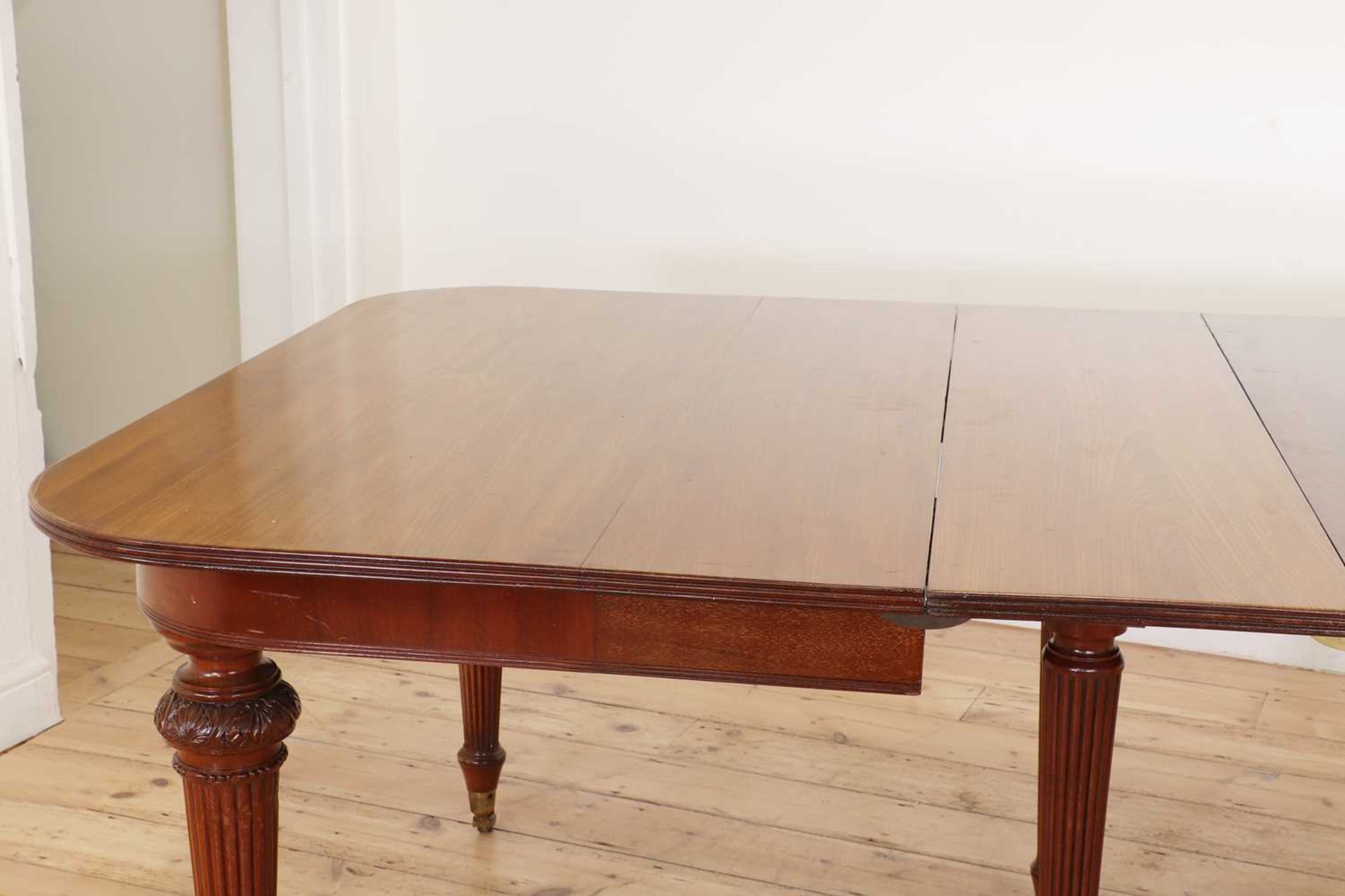 A mahogany extending dining table in the manner of Gillows, - Image 6 of 8