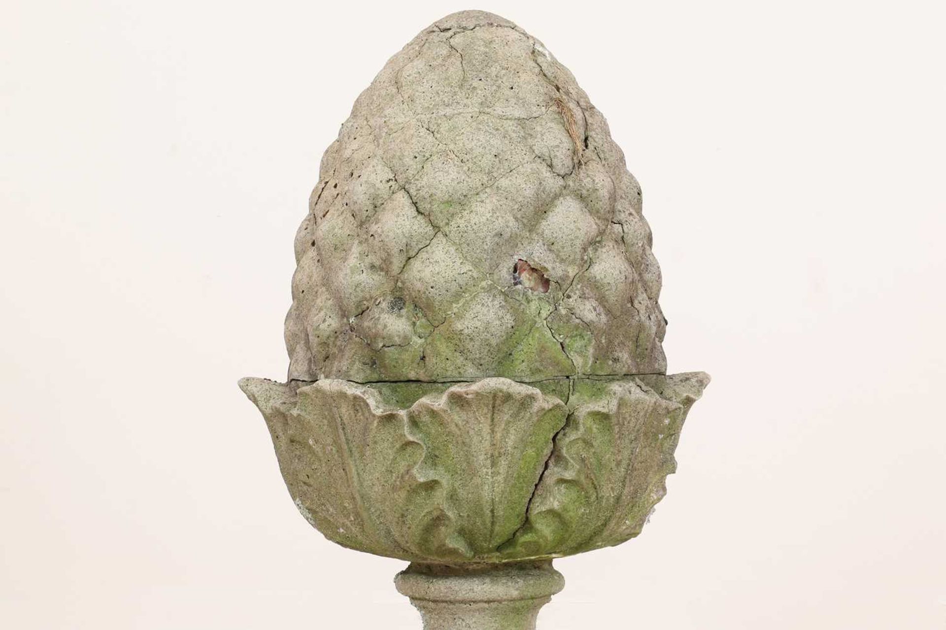 A composition stone pineapple finial, - Bild 3 aus 4