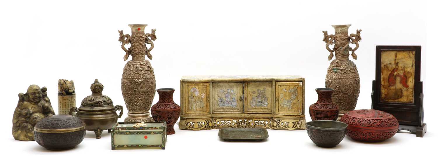 A collection of Chinese miscellaneous items,
