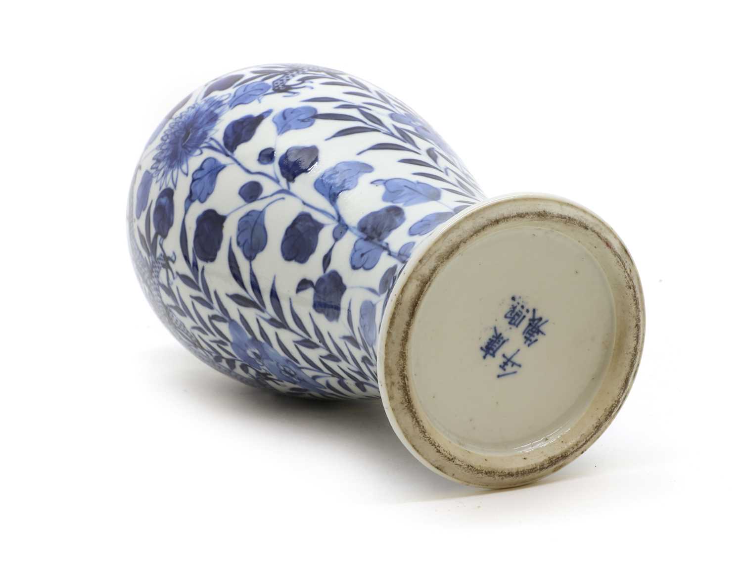 A Chinese blue and white porcelain vase, - Image 6 of 42