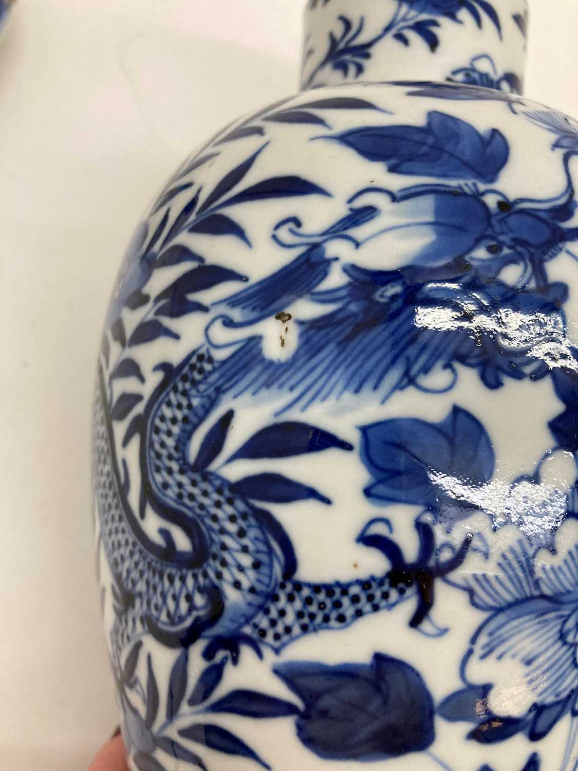 A Chinese blue and white porcelain vase, - Image 7 of 42