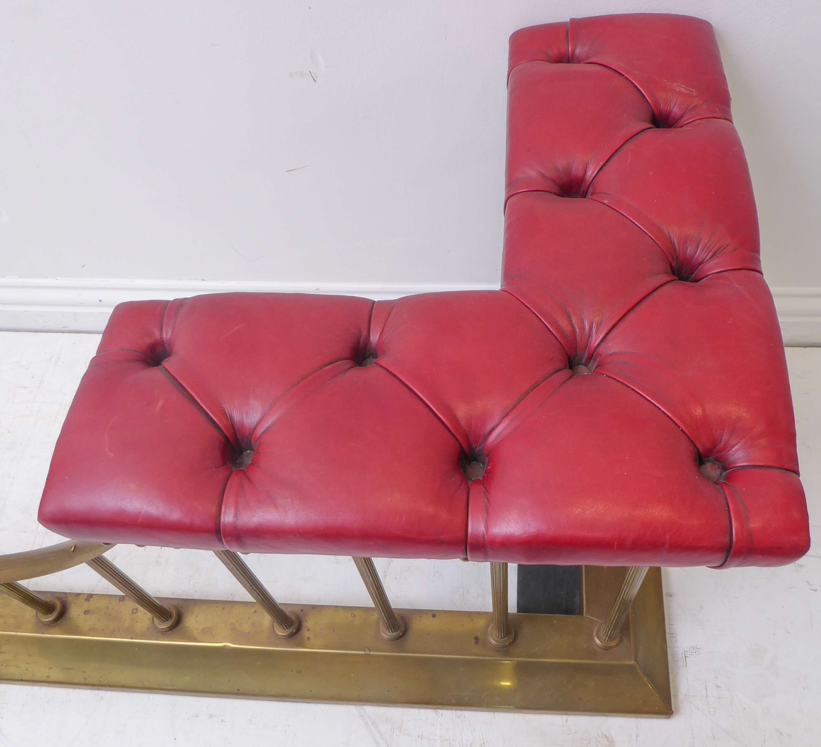 A good modern red-leather-upholstered brass club fender (internal dimensions approx. 42 x 154cm, - Image 4 of 6